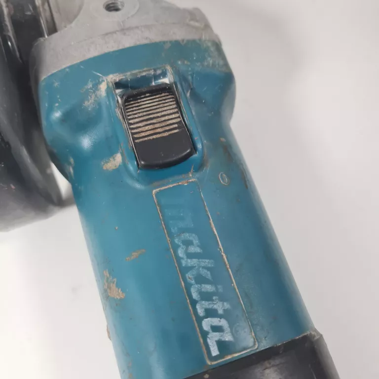 szlifierka-katowa-makitta-9558hnr-stan-11323-2