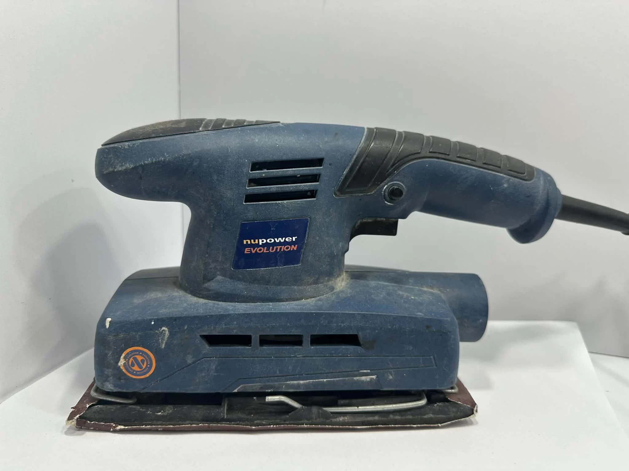 szlifierka-oscylacyjna-nupower-evolution-npe136-batalionow-3a-plock