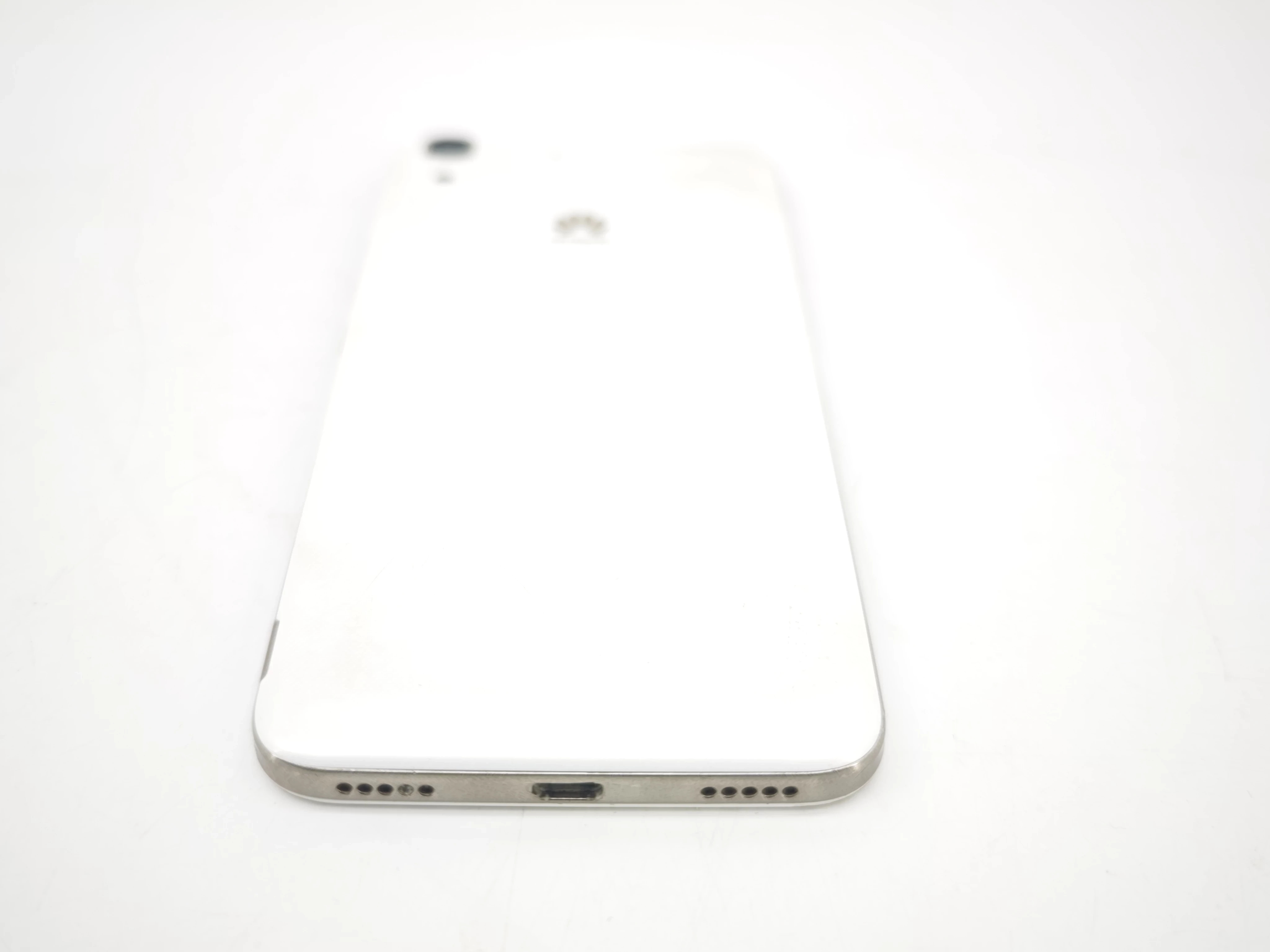 telefon-huawei-y6-bialy-pojemnosc-akumulatora-3000