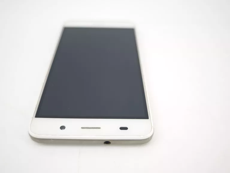 telefon-huawei-y6-bialy-przekatna-ekranu-550