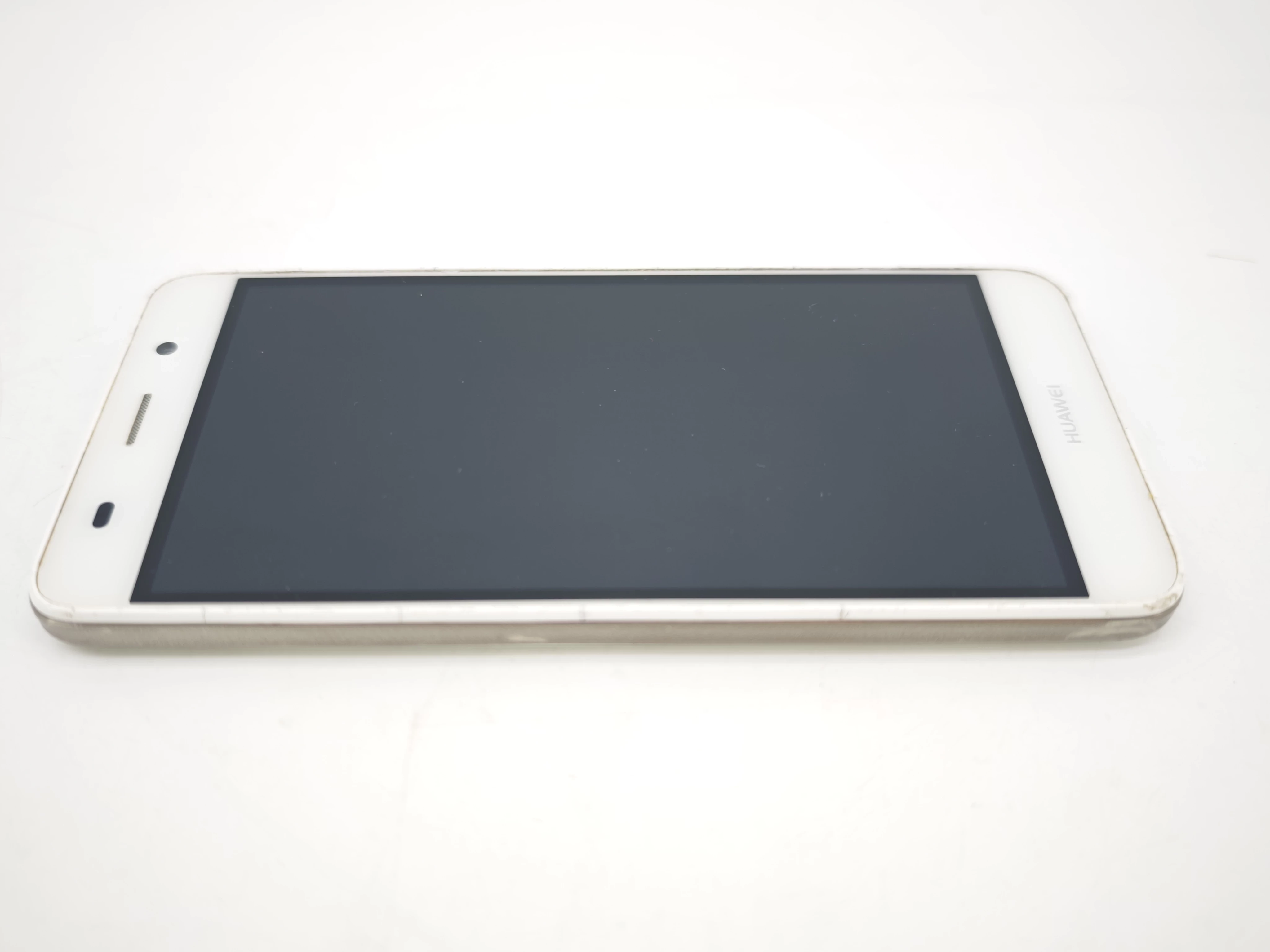 telefon-huawei-y6-bialy-typ-202685-212929