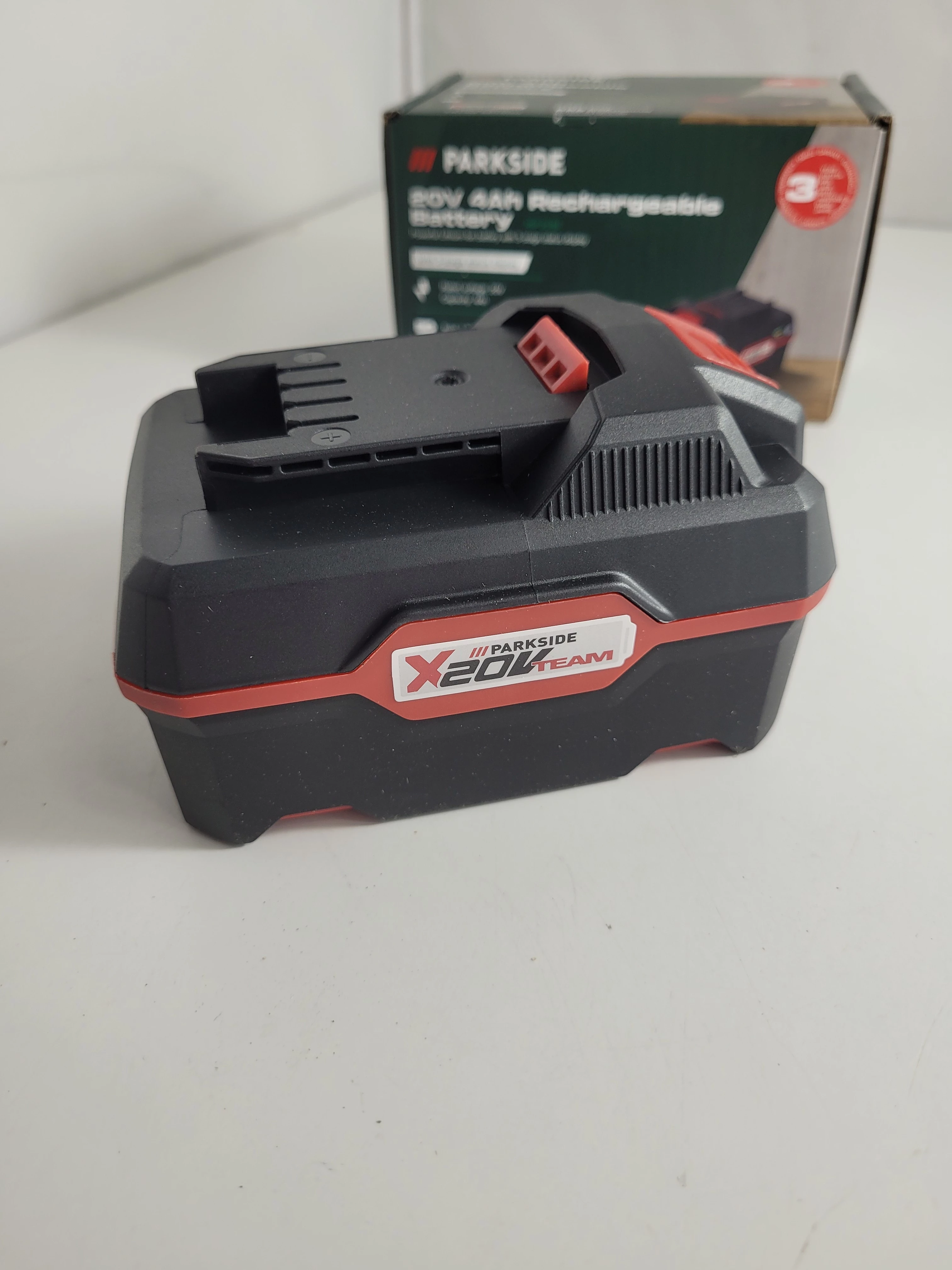 akumulator-litowo-jonowy-4-ah20-v-4-ah-pudelko-ean-gtin-4052916677056