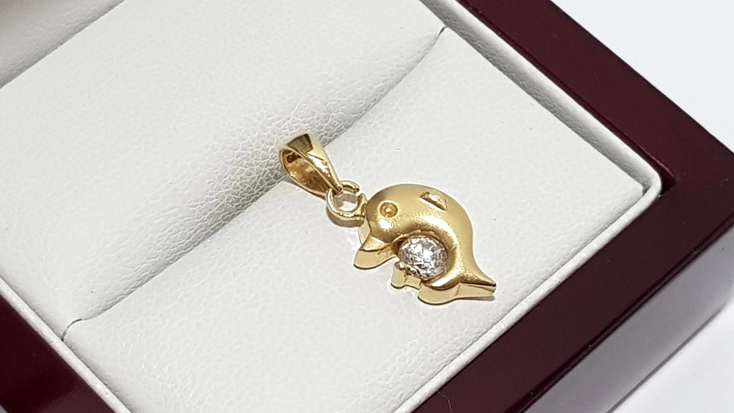 zlota-zawieszka-delfin-pr585-17g-1cm-x-05cm-stan-11323-2