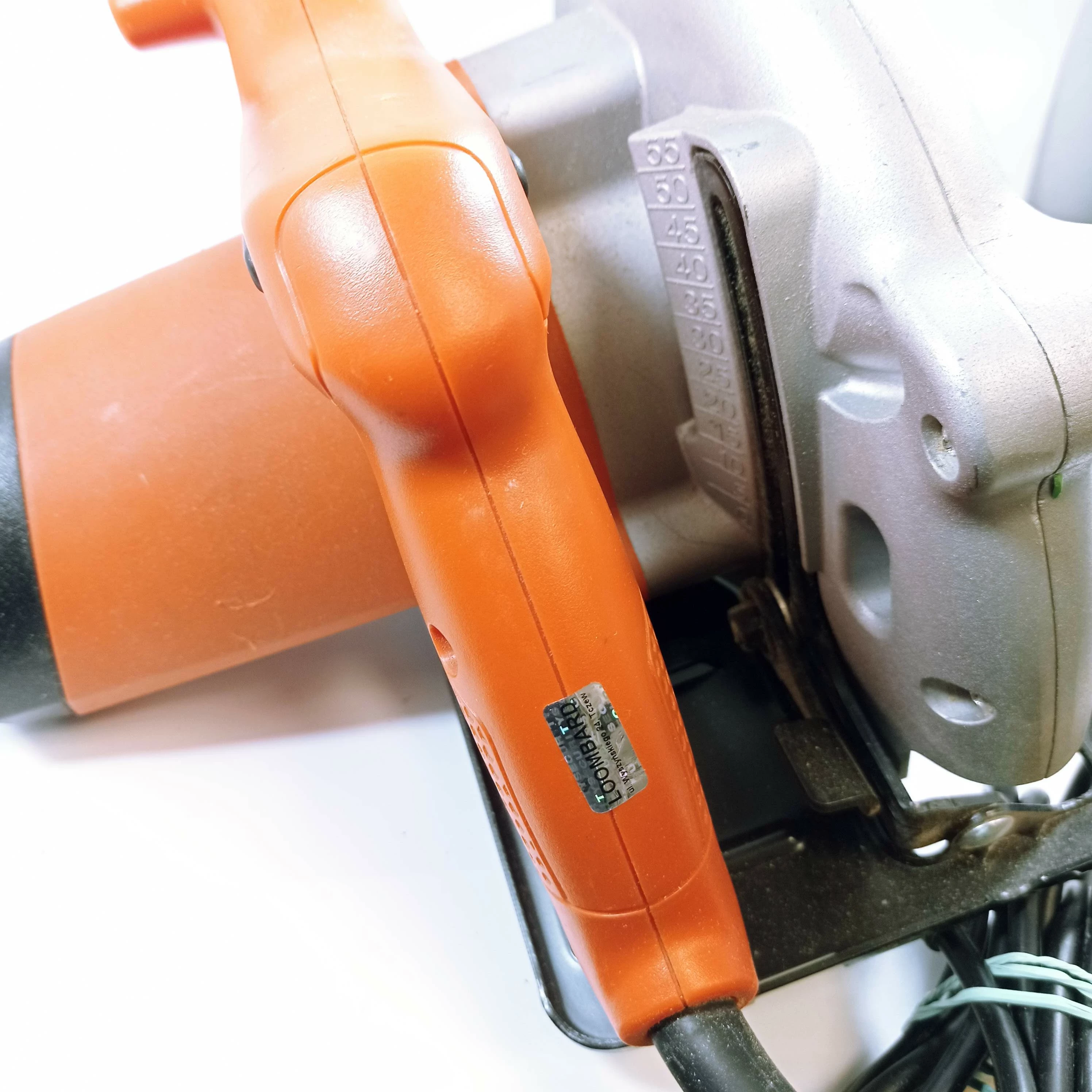 pilarka-tarczowa-black-dekcer-cd601-srednica-otworu-pily-2000