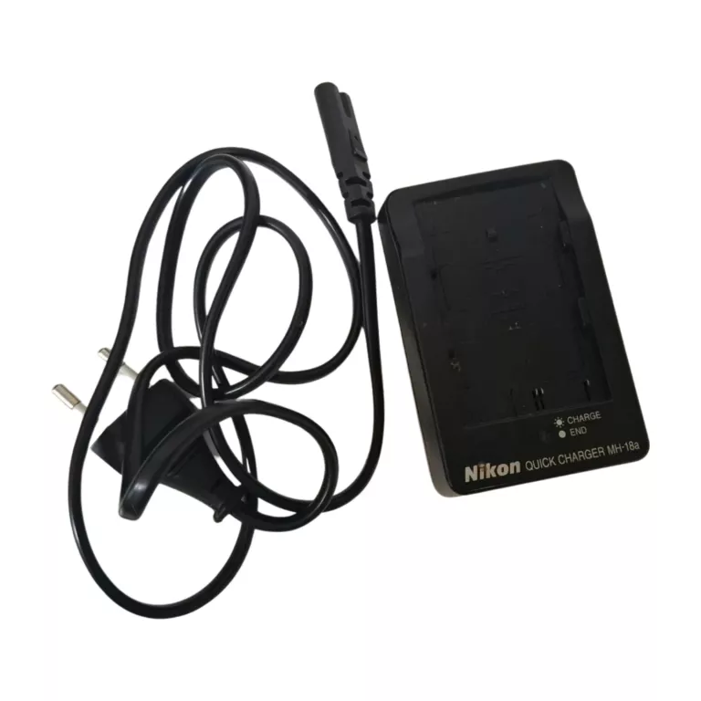 aparat-nikon-d90torba2-baterieladowarka-zestaw-przekatna-ekranu-300