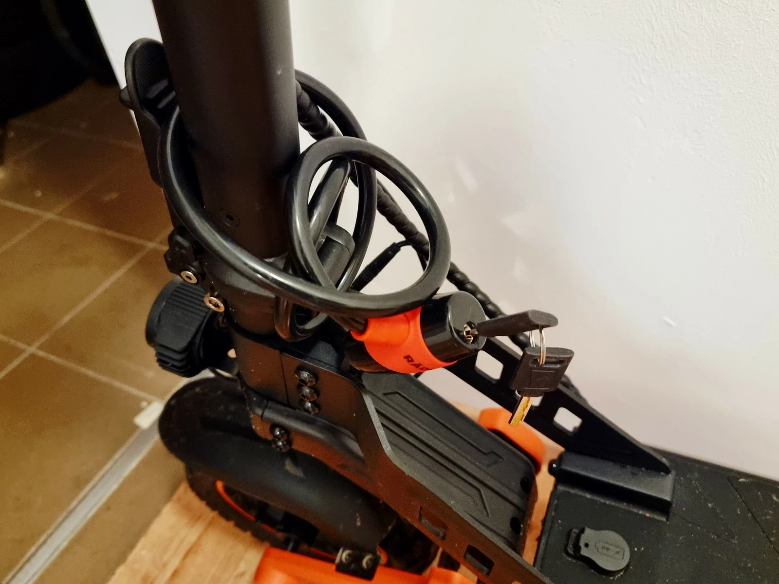 hulajnoga-elektryczna-kamikaze-k1-lite-60km-800w-kod-producenta-akc131-1