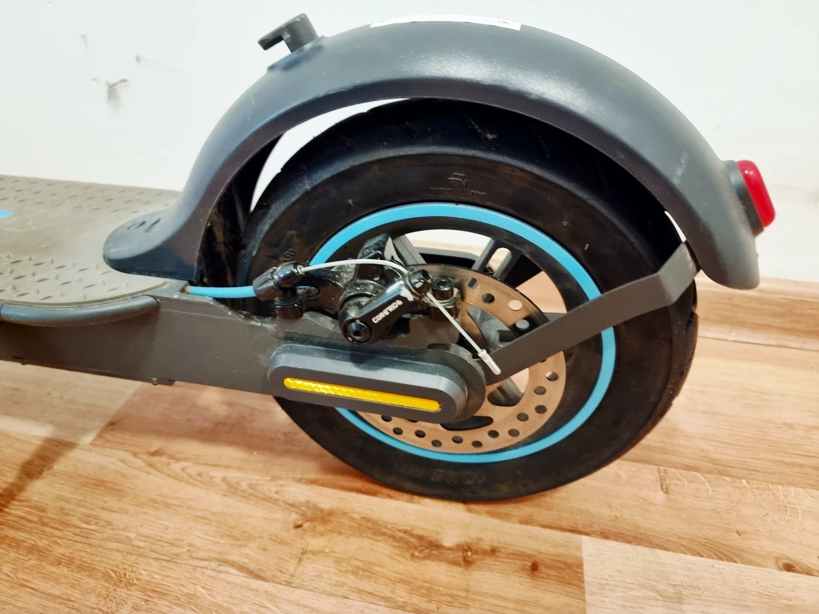 hulajnoga-elektryczna-motus-scooty-10-lite-2022-waga-1250