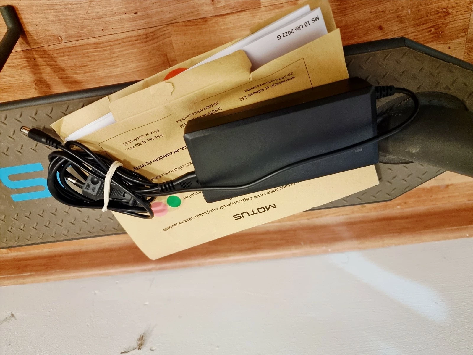 hulajnoga-elektryczna-motus-scooty-10-lite-2022-kolor-249512-1647413