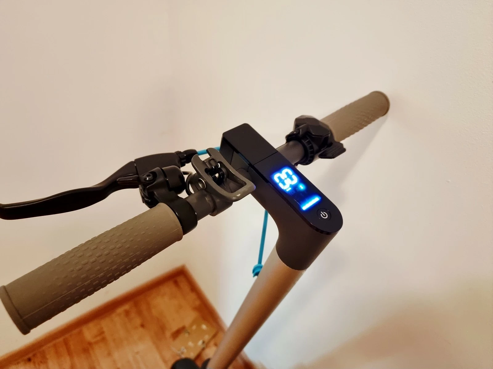 hulajnoga-elektryczna-motus-scooty-10-lite-2022-kod-producenta-akc052