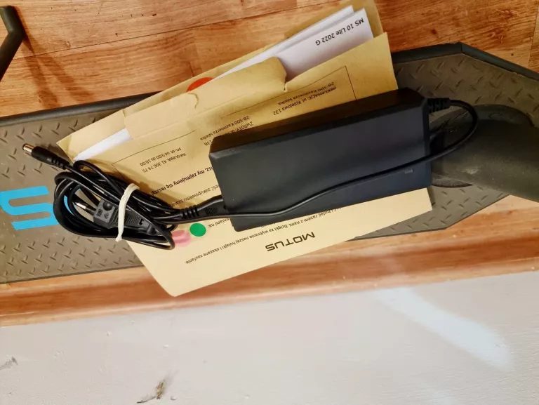 hulajnoga-elektryczna-motus-scooty-10-lite-2022-kolor-249512-1647413