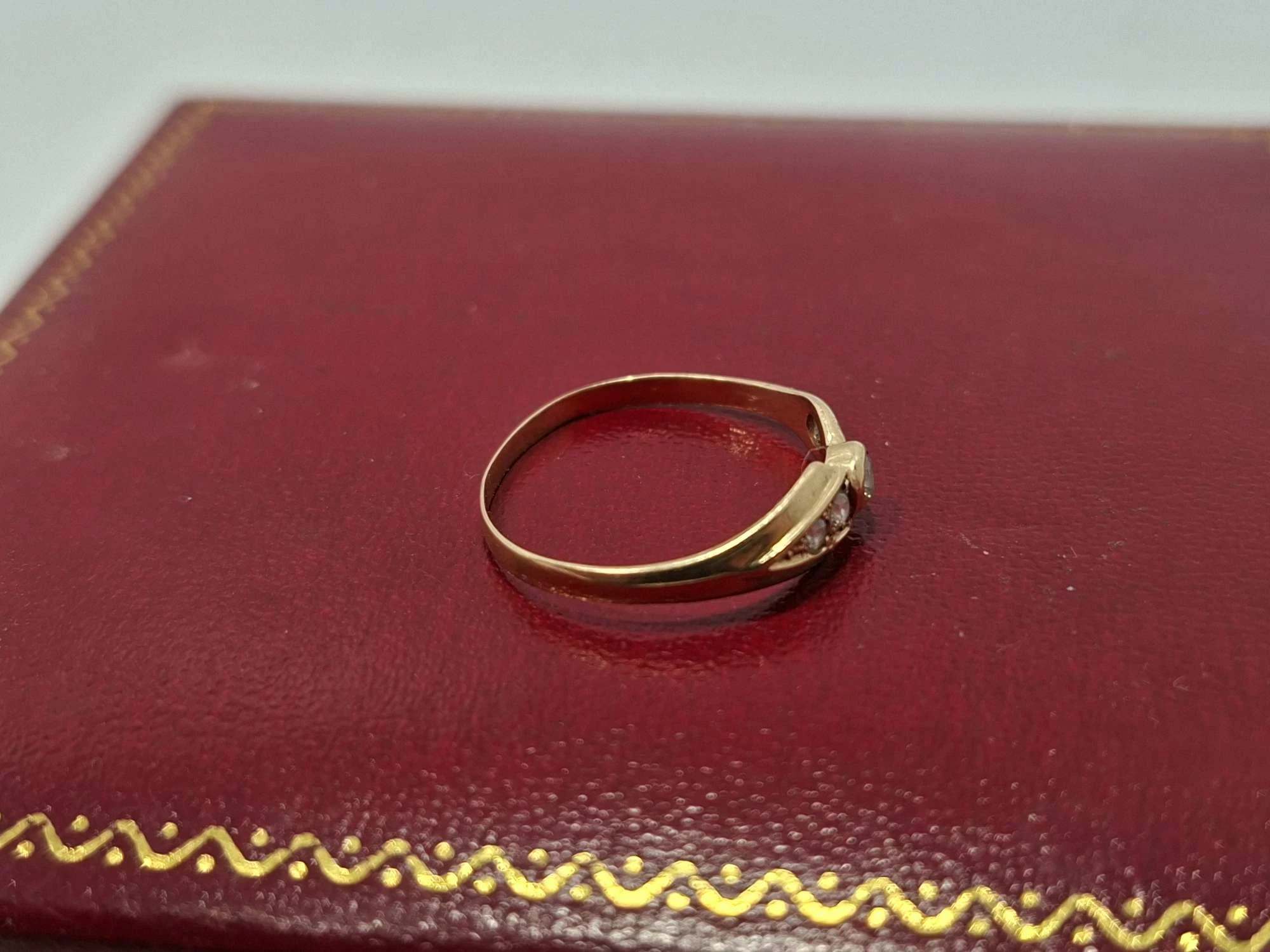 delikatny-zloty-pierscionek-122g585-stan-11323-2