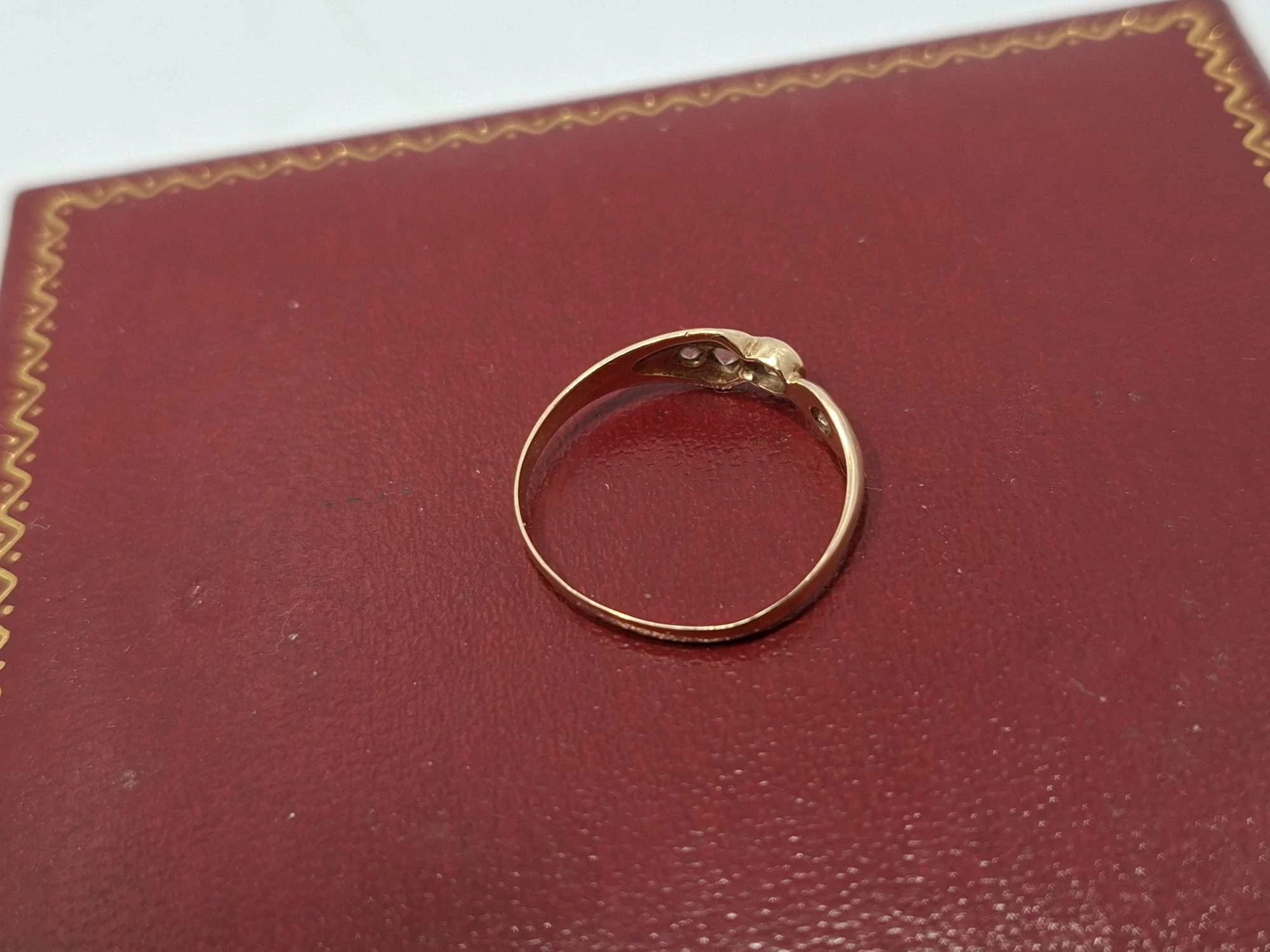 delikatny-zloty-pierscionek-122g585-rodzaj-2205-2