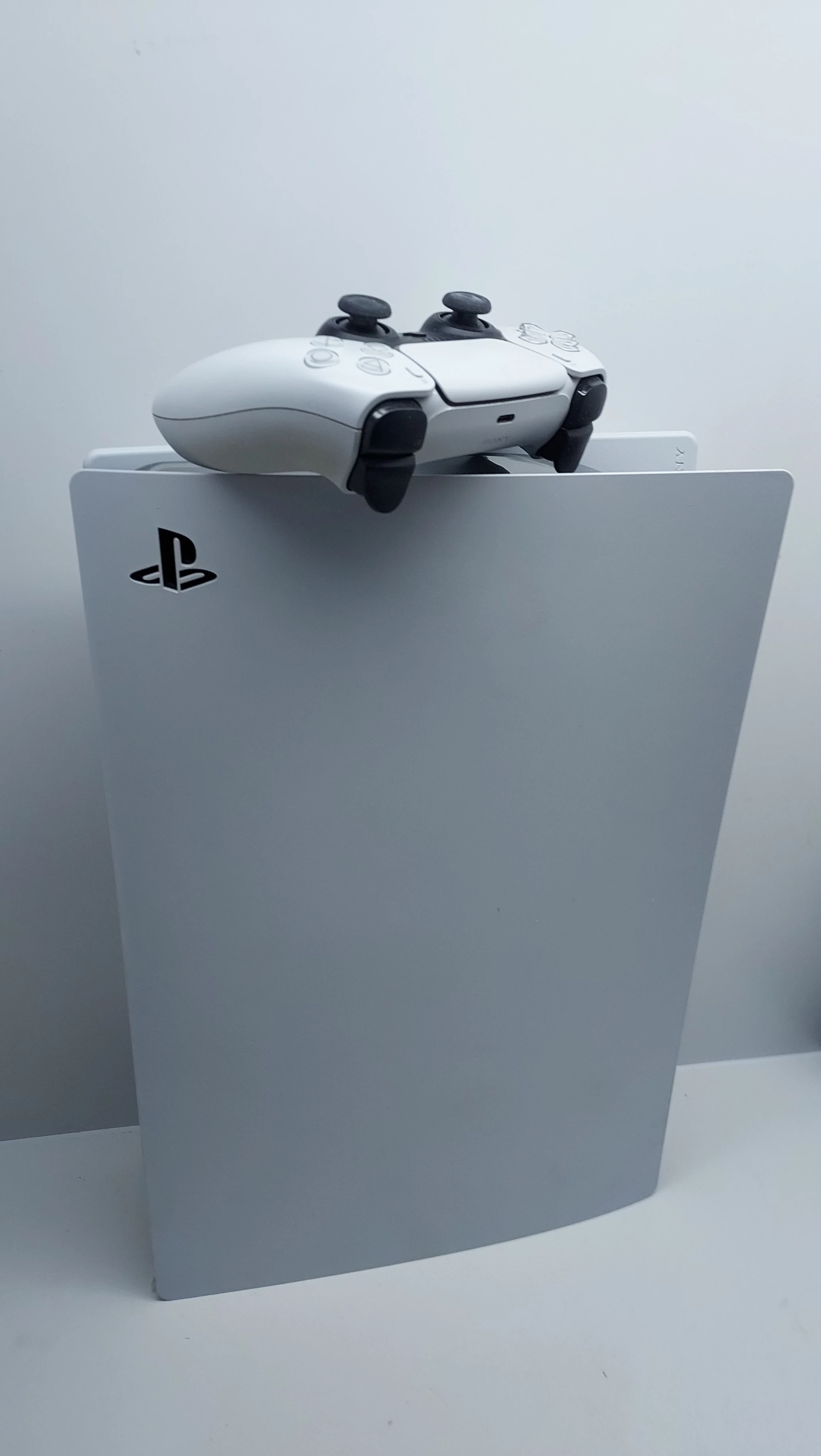 konsola-sony-play-stationb-5-z-padem-wersja-247643-722490