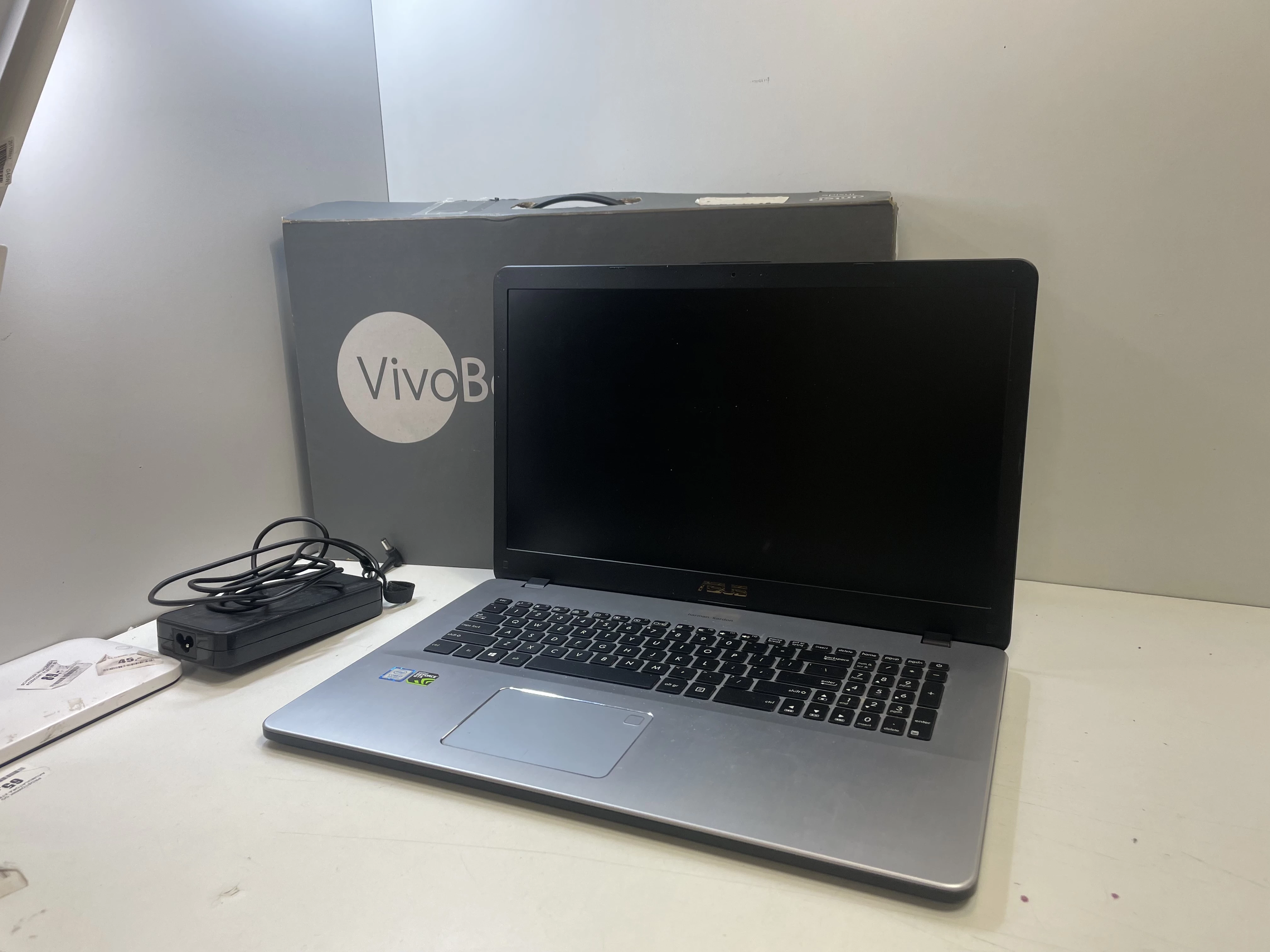 laptop-asus-vivobook-pro-17-pud-osiedle-centrum-d1-krakow