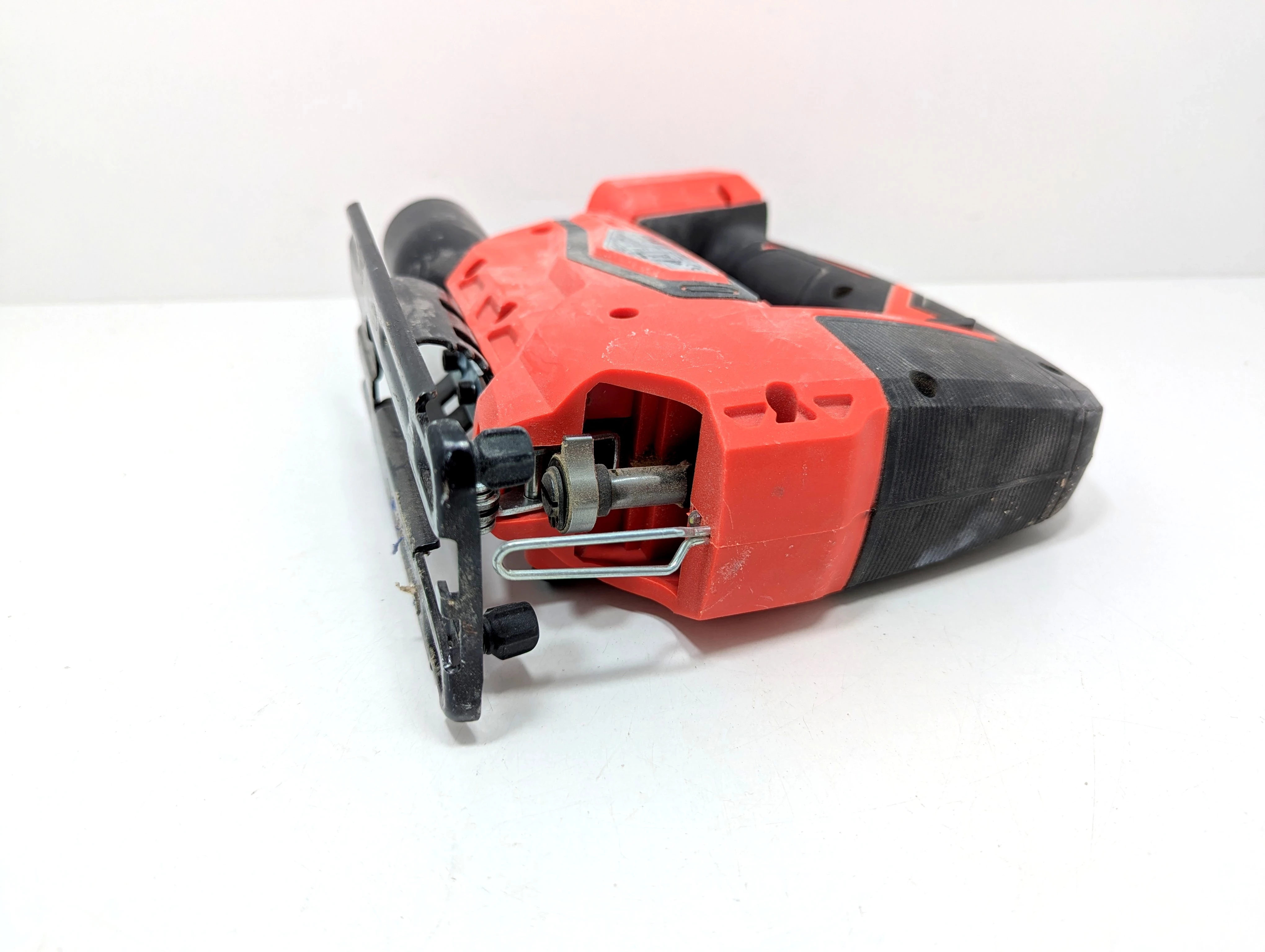 yato-wyrzynarka-18v-yt-82823-2xakumulator-40-ah-i-30-ah-zasilanie-209202-1769478