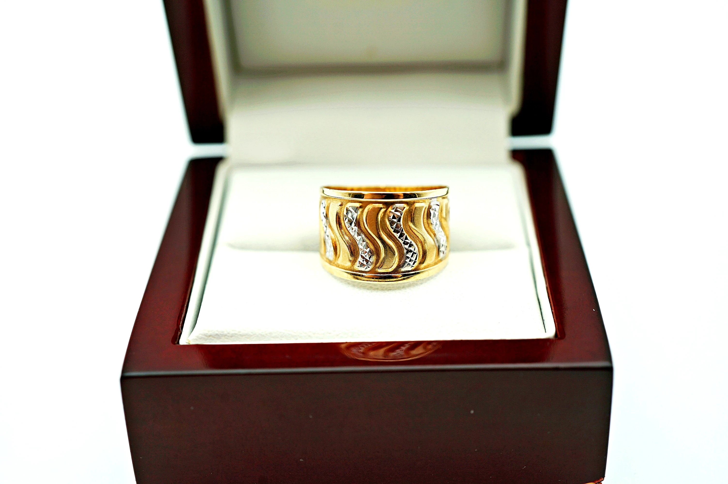 okazaly-zloty-dwukolorowy-pierscionek-pr-333-119g-r-13-8k-glogowska-91a-poznan