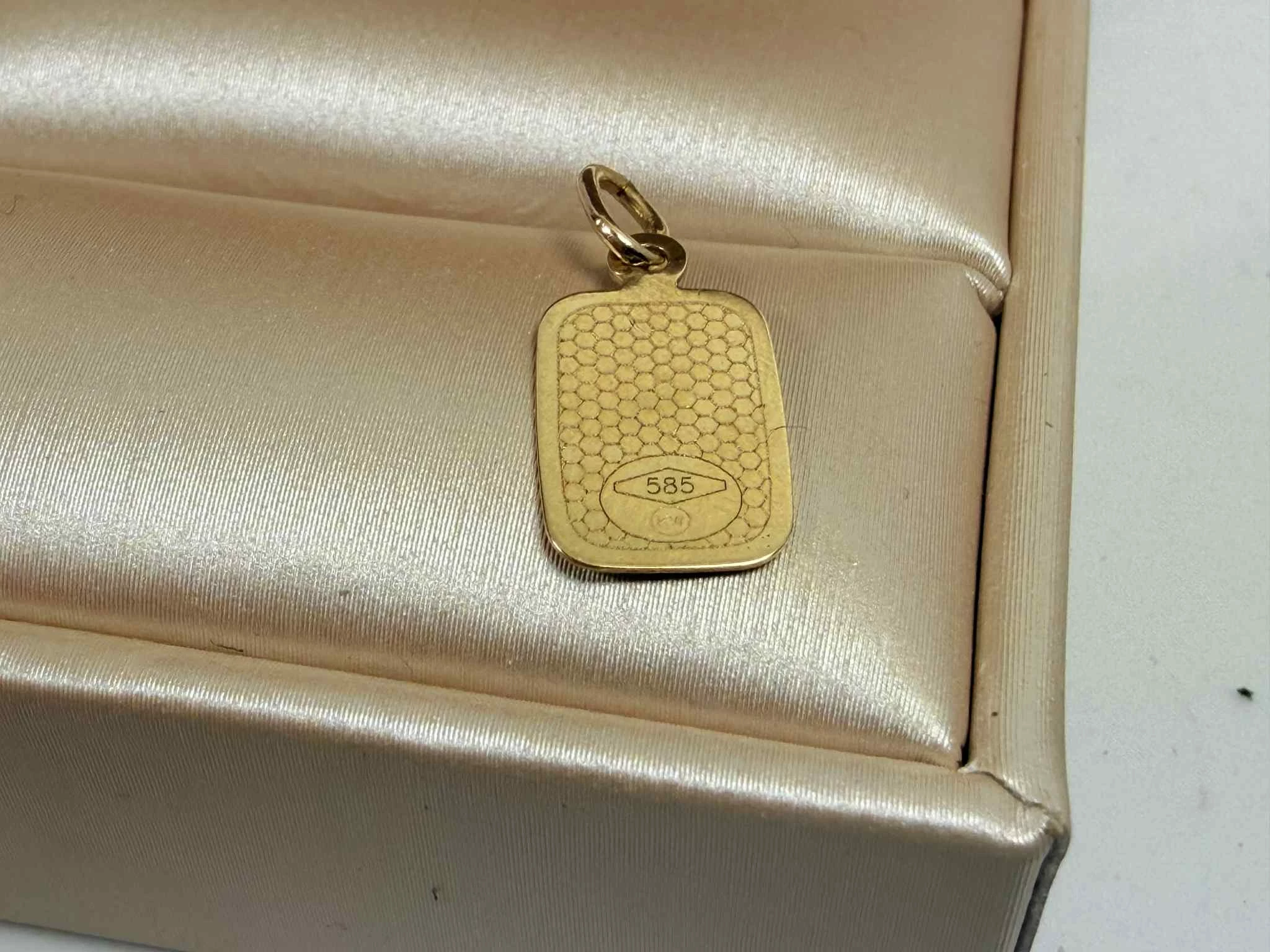 zlota-zawieszka-matka-boska-585-052g-kamien-17088-524288