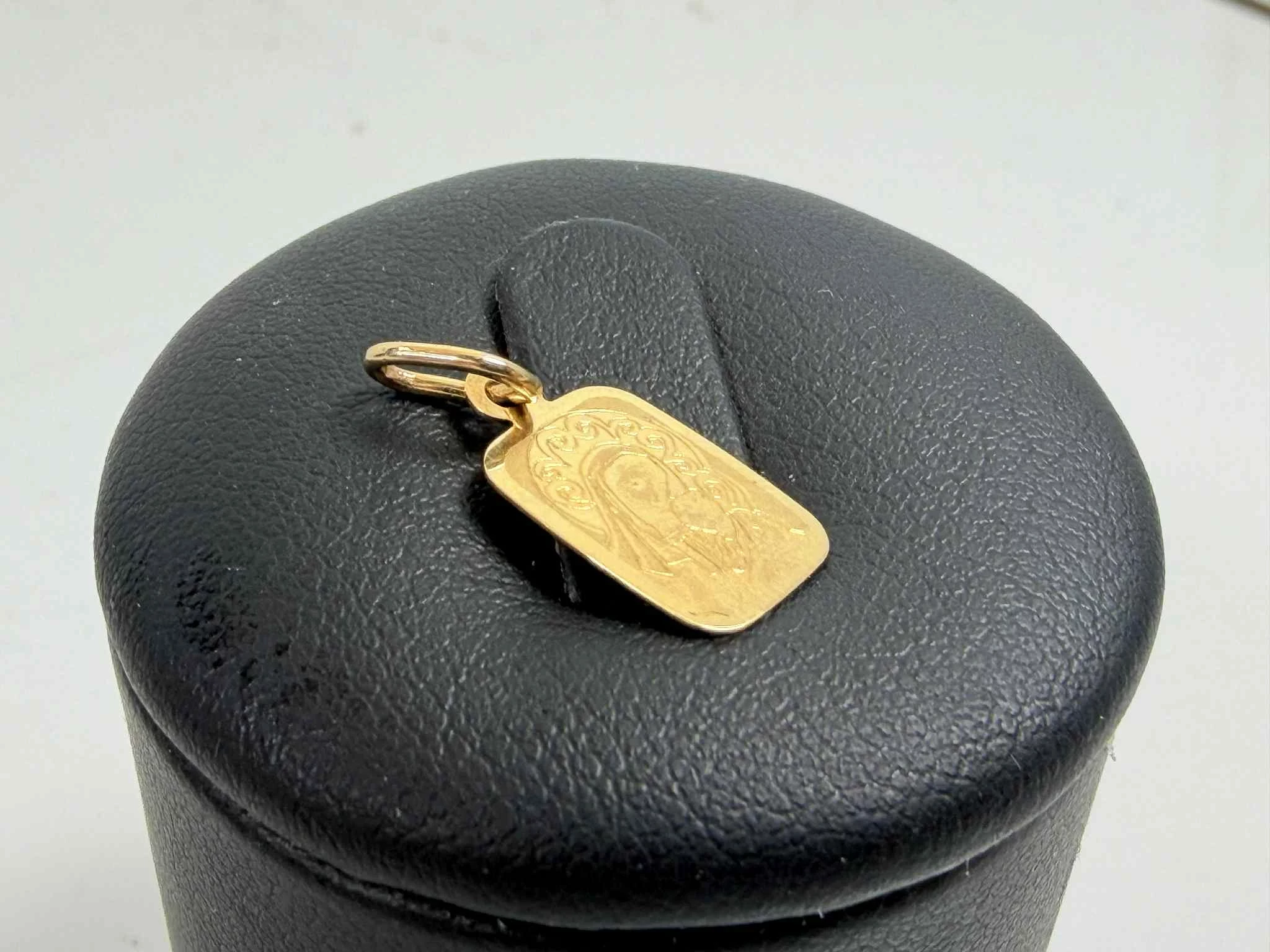 zlota-zawieszka-matka-boska-585-052g-material-15835-2