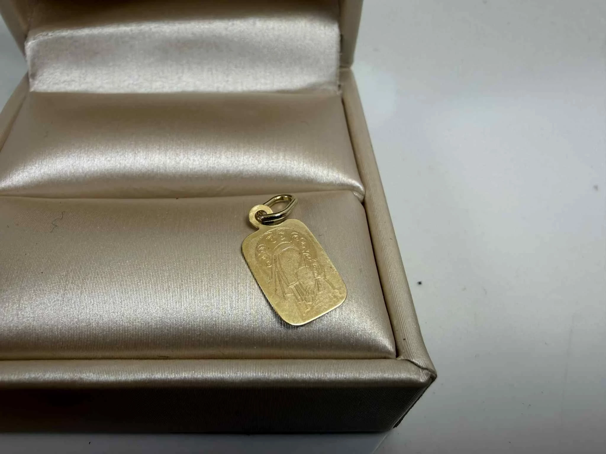 zlota-zawieszka-matka-boska-585-052g-stan-11323-2