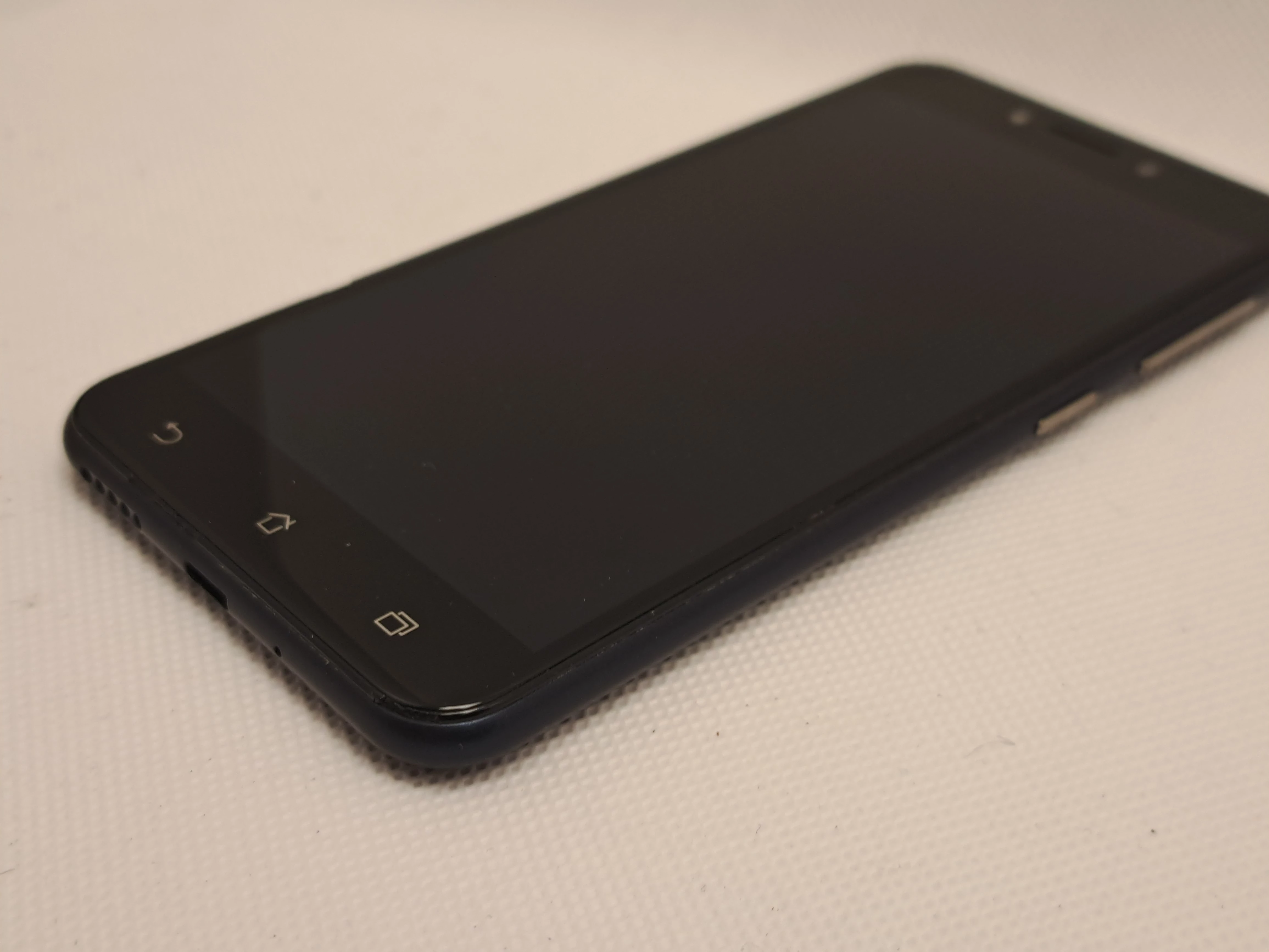 telefon-asus-a007-stan-11323-2