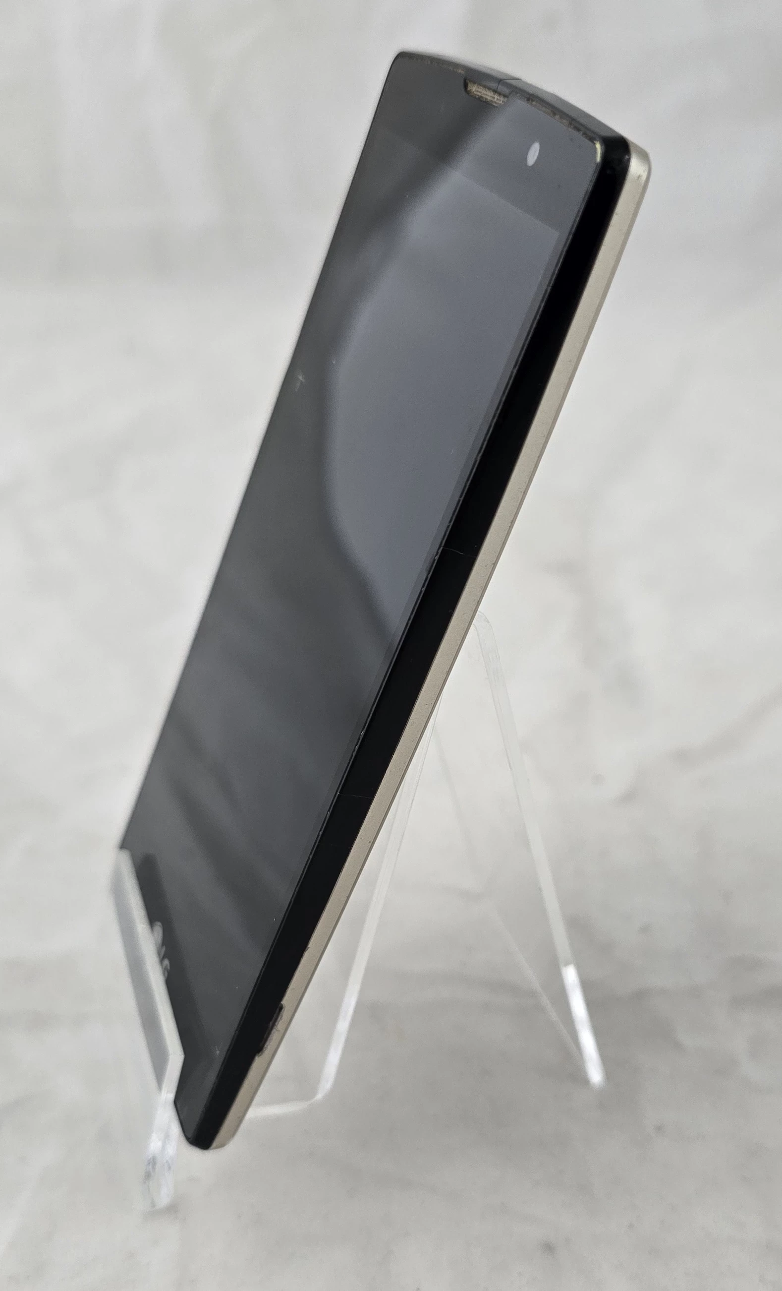 telefon-lg-g4c-stan-11323-2