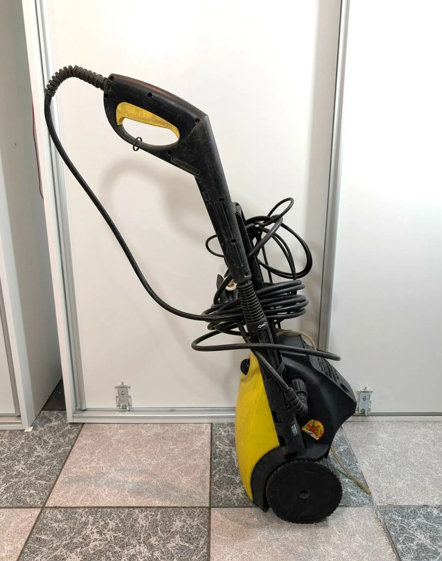 myjka-wysokocisnieniowa-karcher-502-m-maksymalna-moc-180000