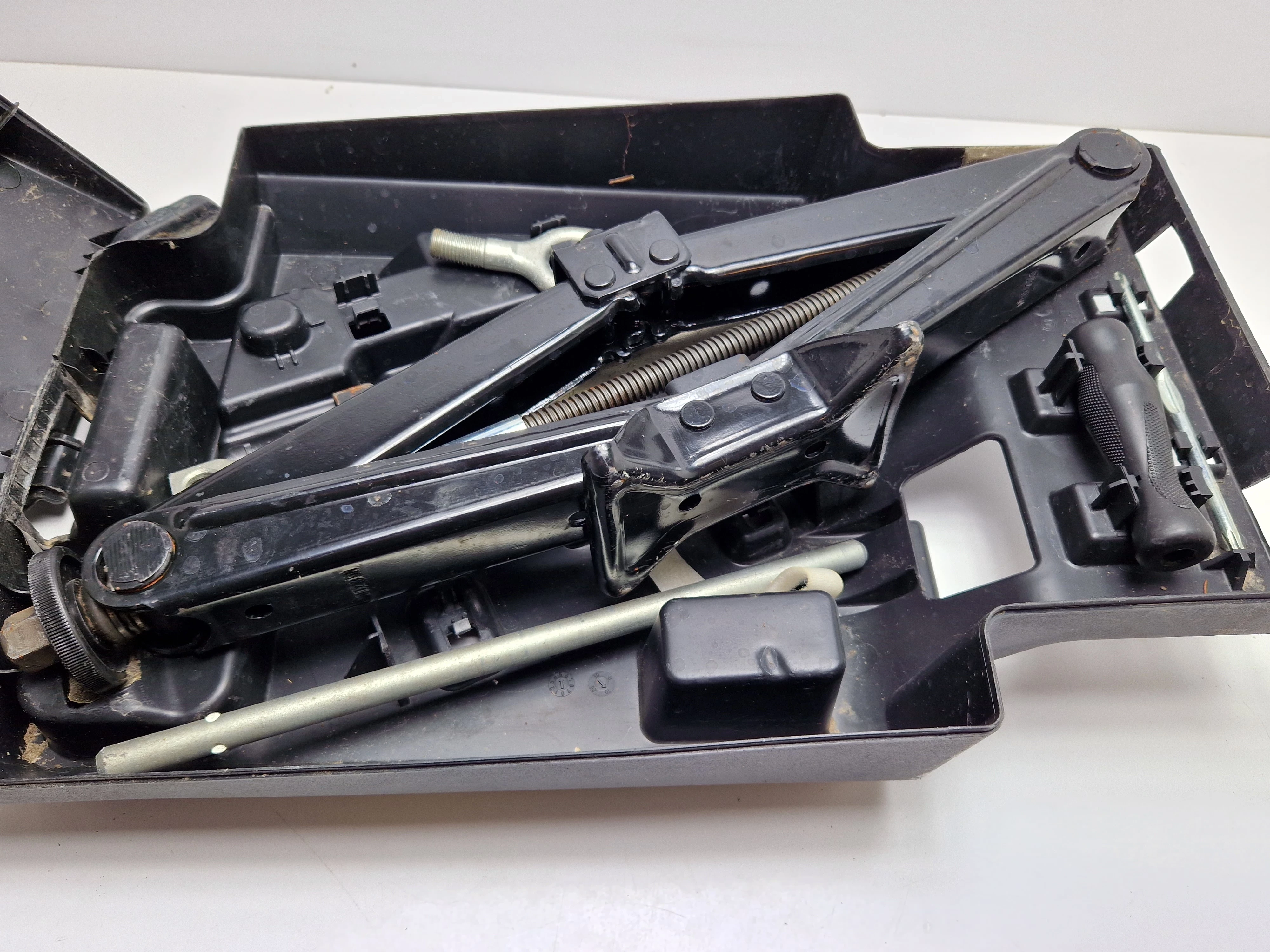 zestaw-naprawczy-walizka-pod-fotel-pasazera-do-ducato-jumper-boxer-typ-samochodu-129591-2