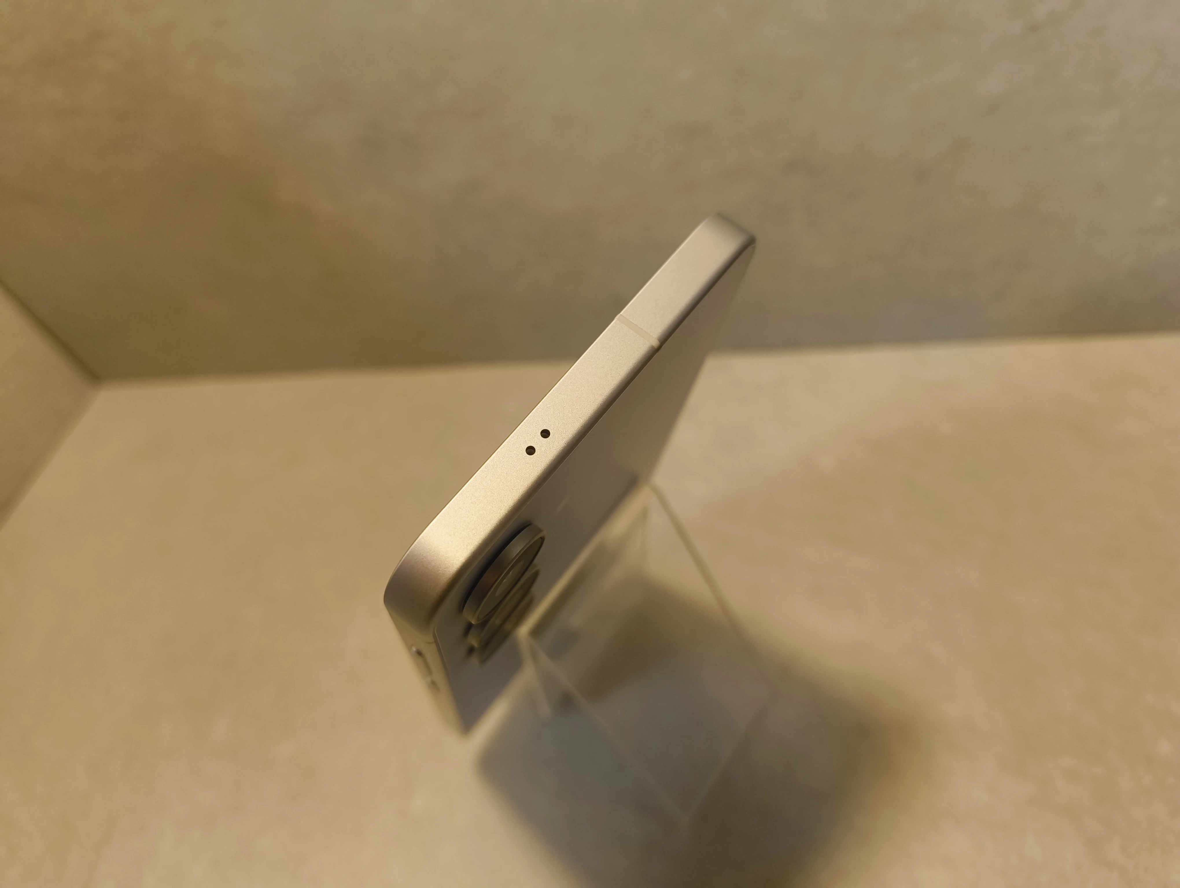 telefon-samsung-galaxy-s25-fe-8128-igla-stan-11323-2