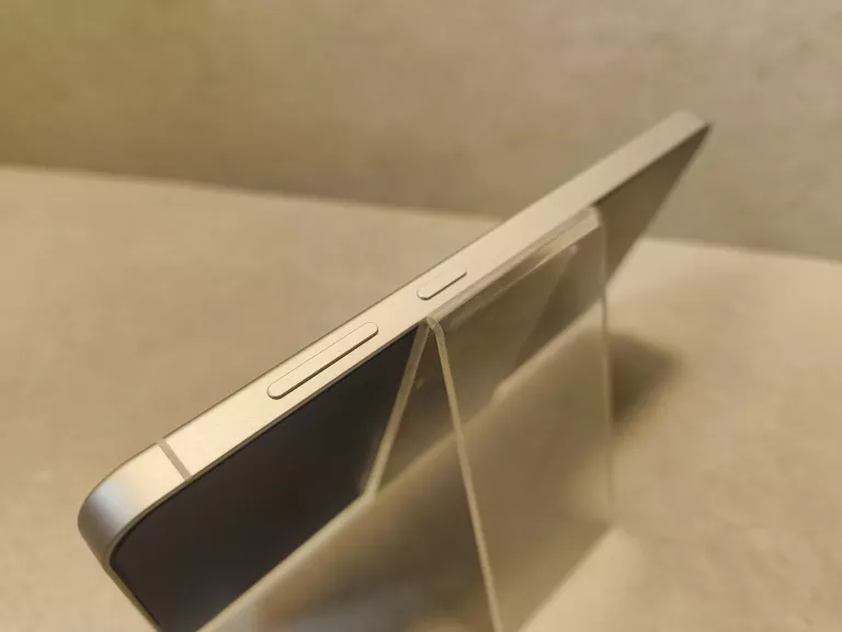 telefon-samsung-galaxy-s25-fe-8128-igla-przekatna-ekranu-670