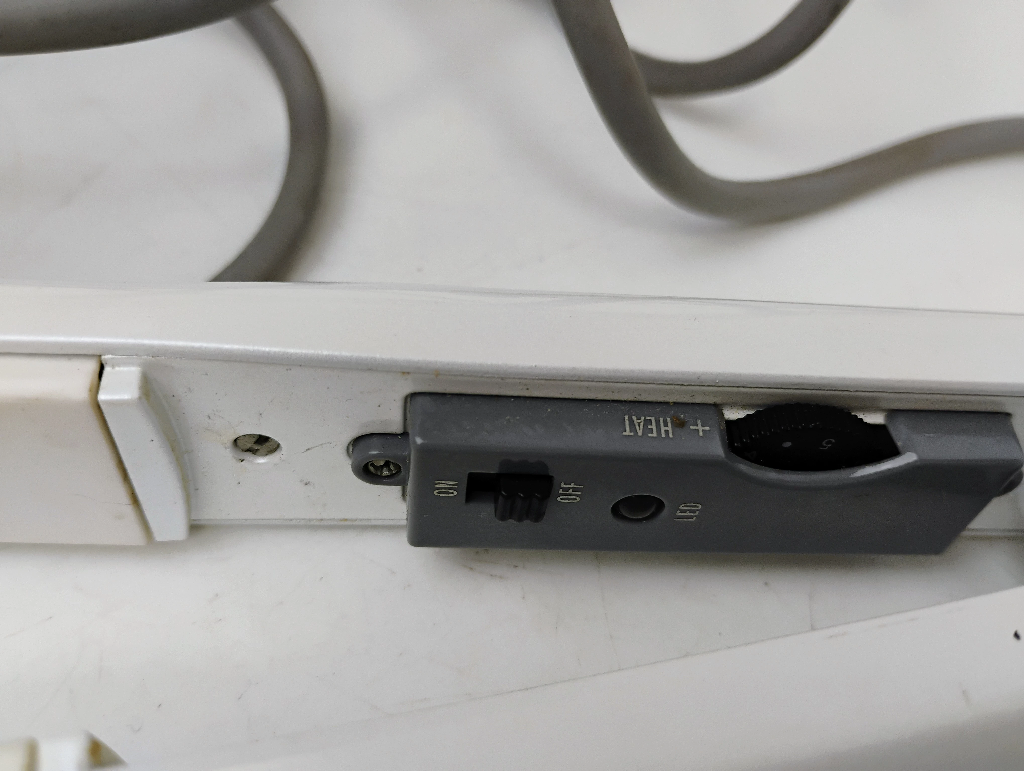 prostownica-grundig-b-stan-11323-2