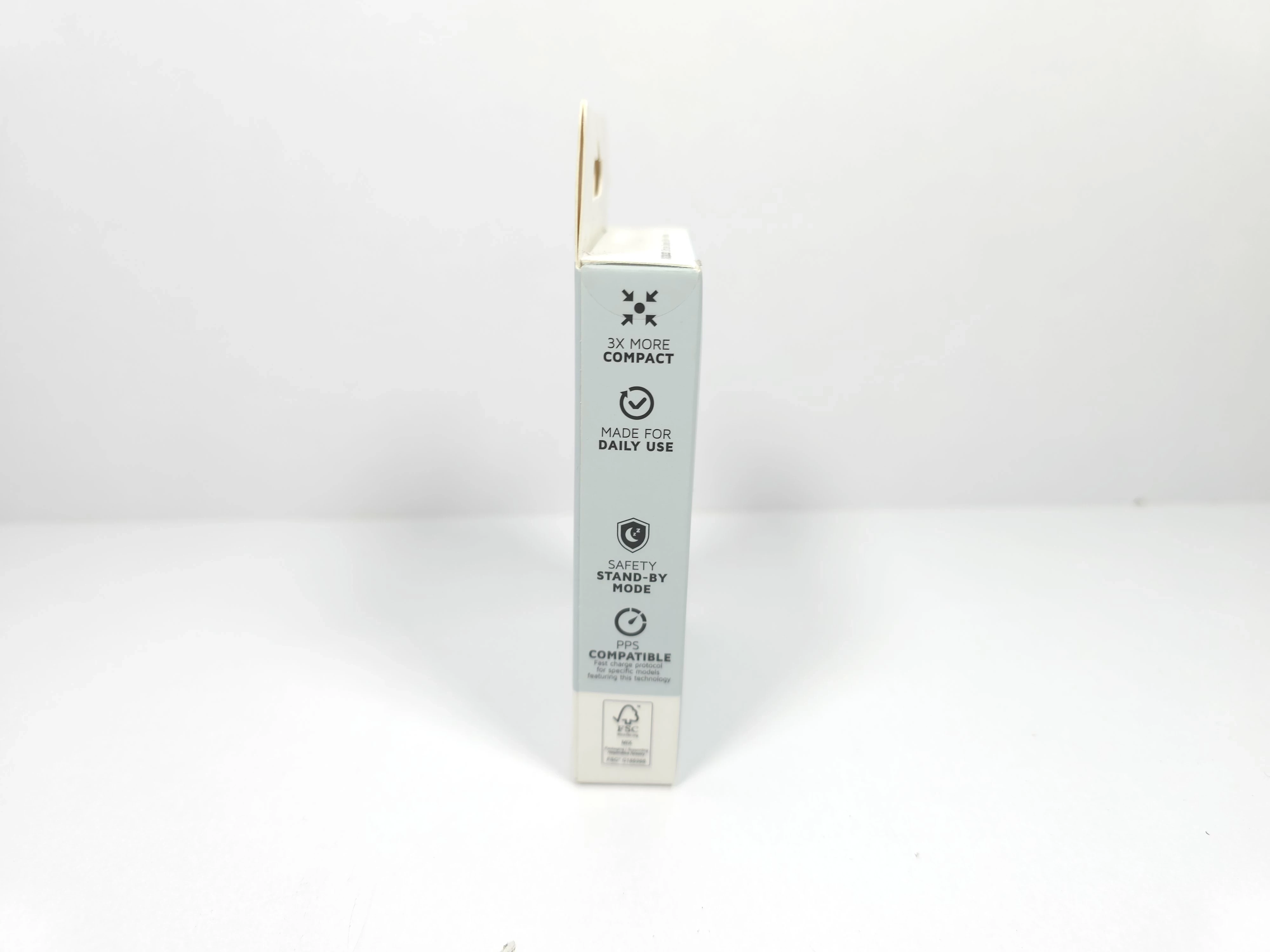 kostka-xtorm-slimline-charger-33w-stan-11323-2