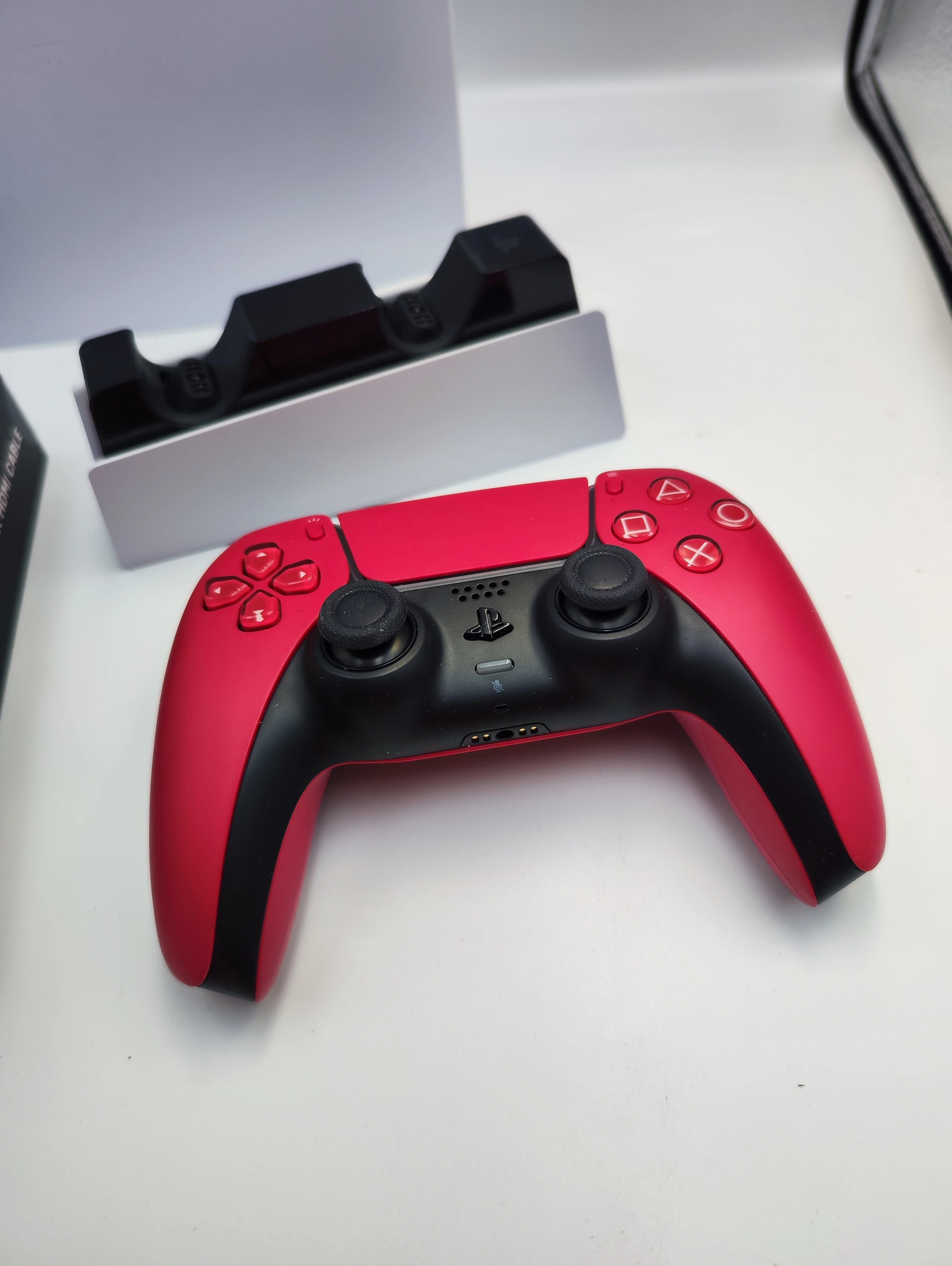 konsola-sony-ps5-pro-2tb-pad-stacja-kable-gwar-zawiera-baterie-250685-2006717