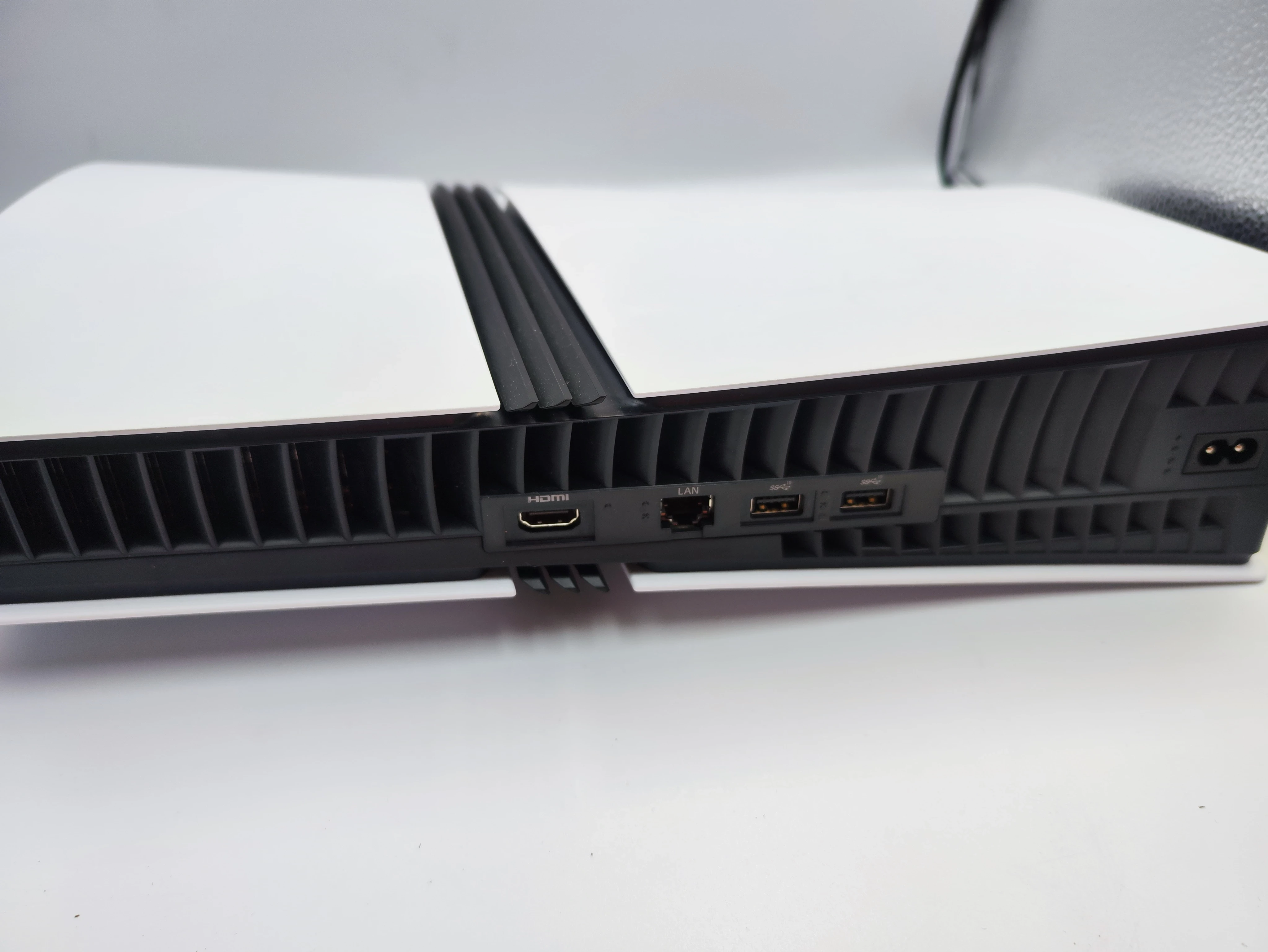 konsola-sony-ps5-pro-2tb-pad-stacja-kable-gwar-stan-11323-2