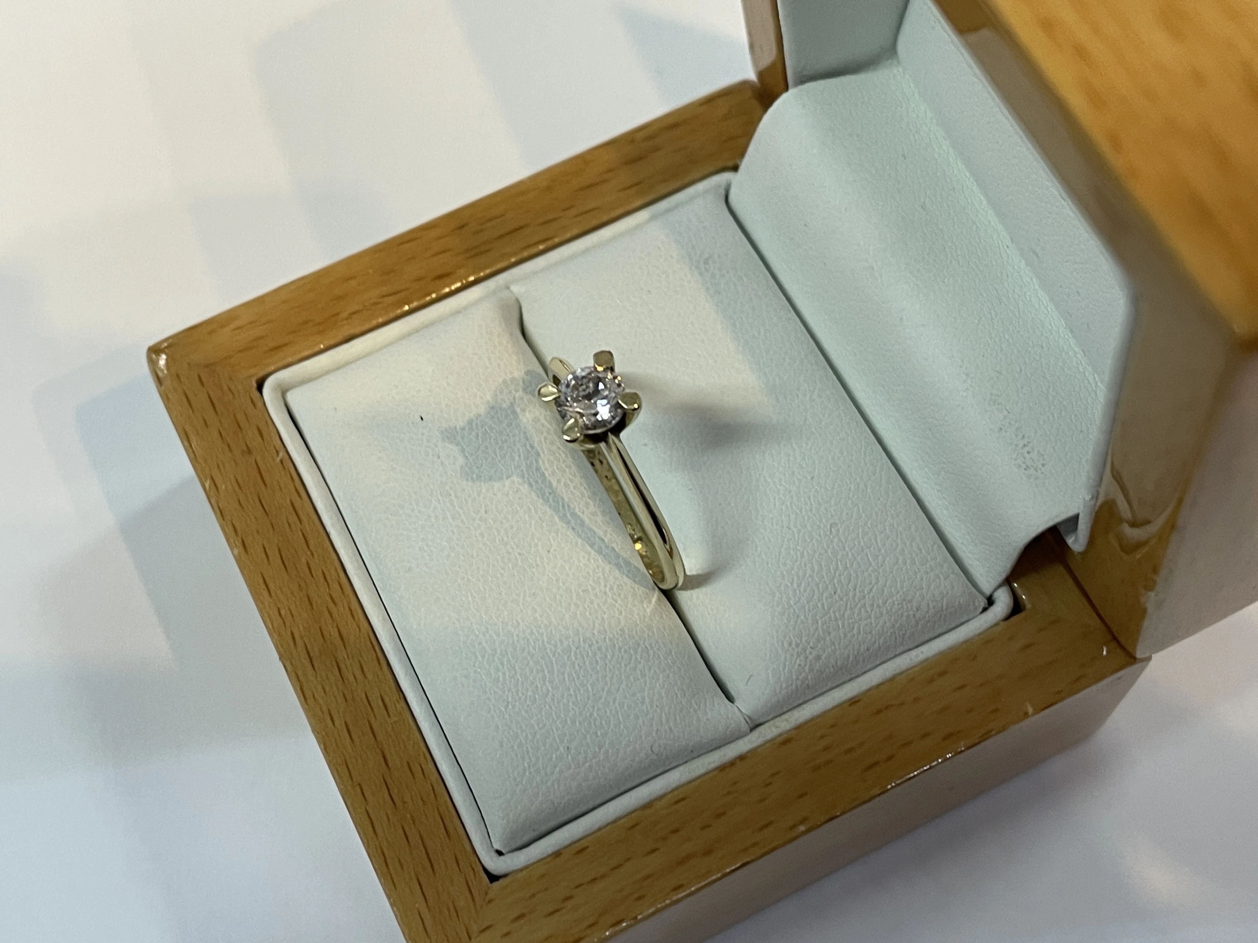 zloty-pierscionek-cyrkonia-585-193g-r16-waga-193