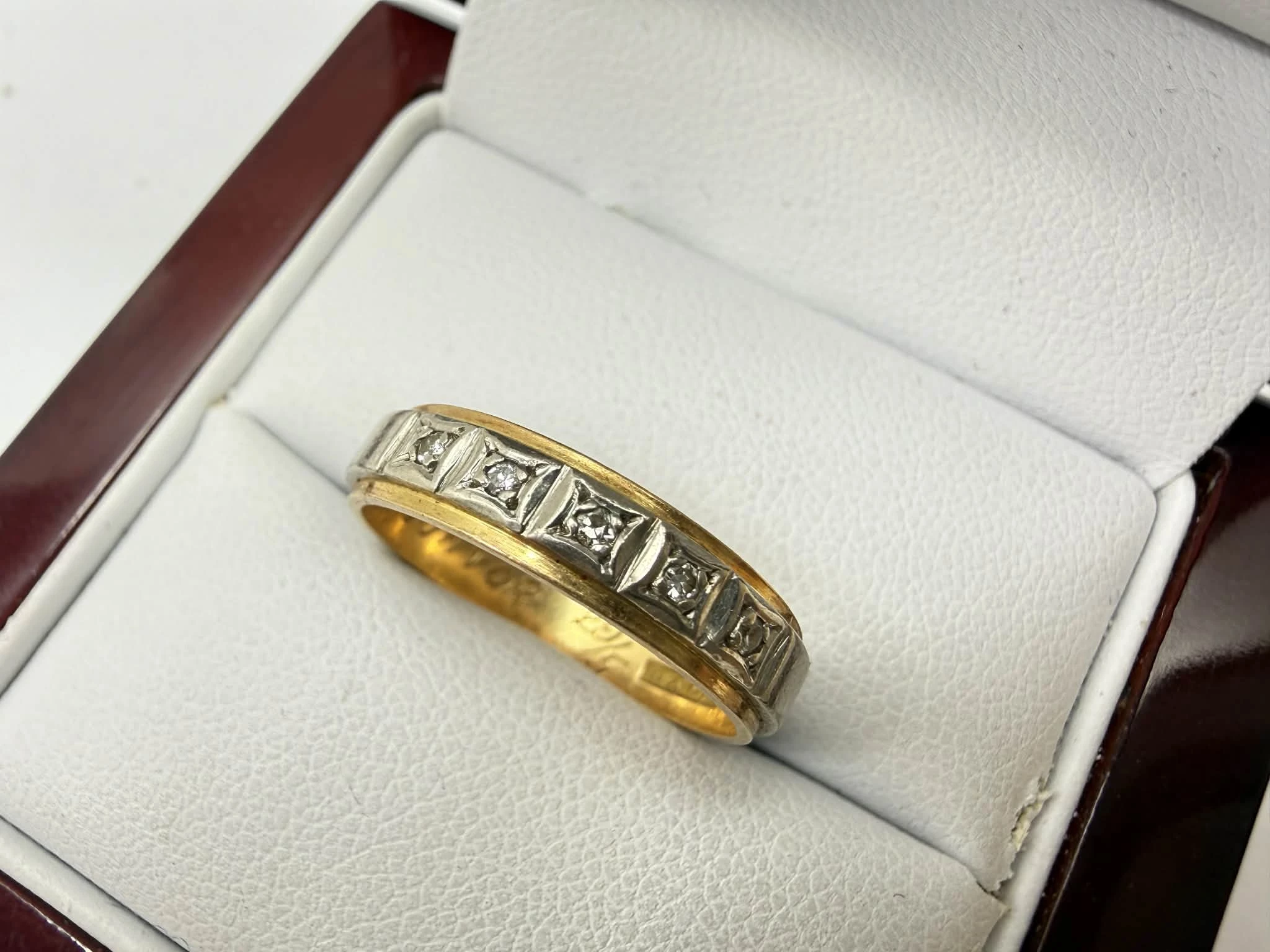 wyrob-jubilerski-uzywany-obraczka-z-diamentami-rodzaj-2205-2