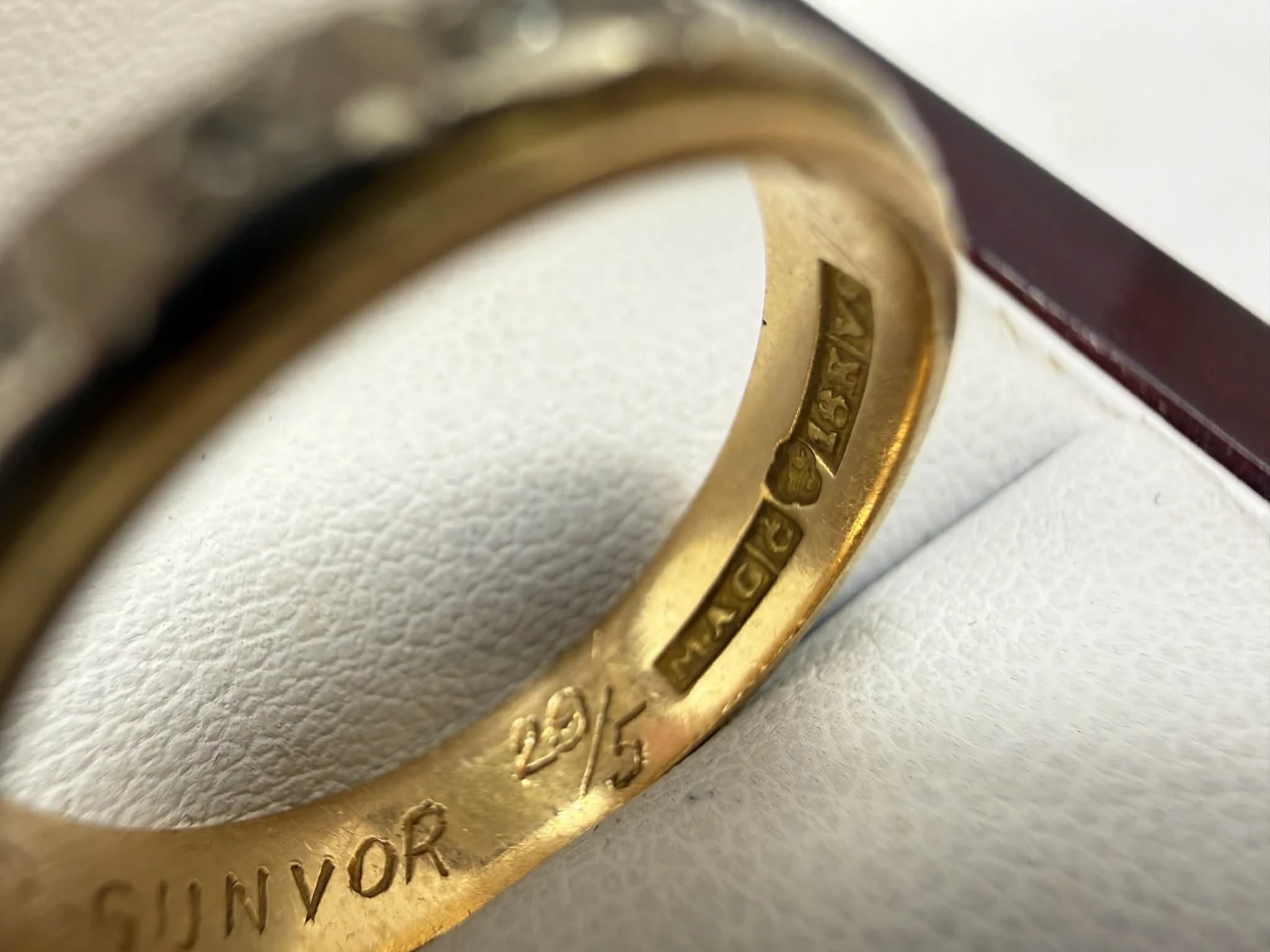 wyrob-jubilerski-uzywany-obraczka-z-diamentami-kamien-17088-8388608