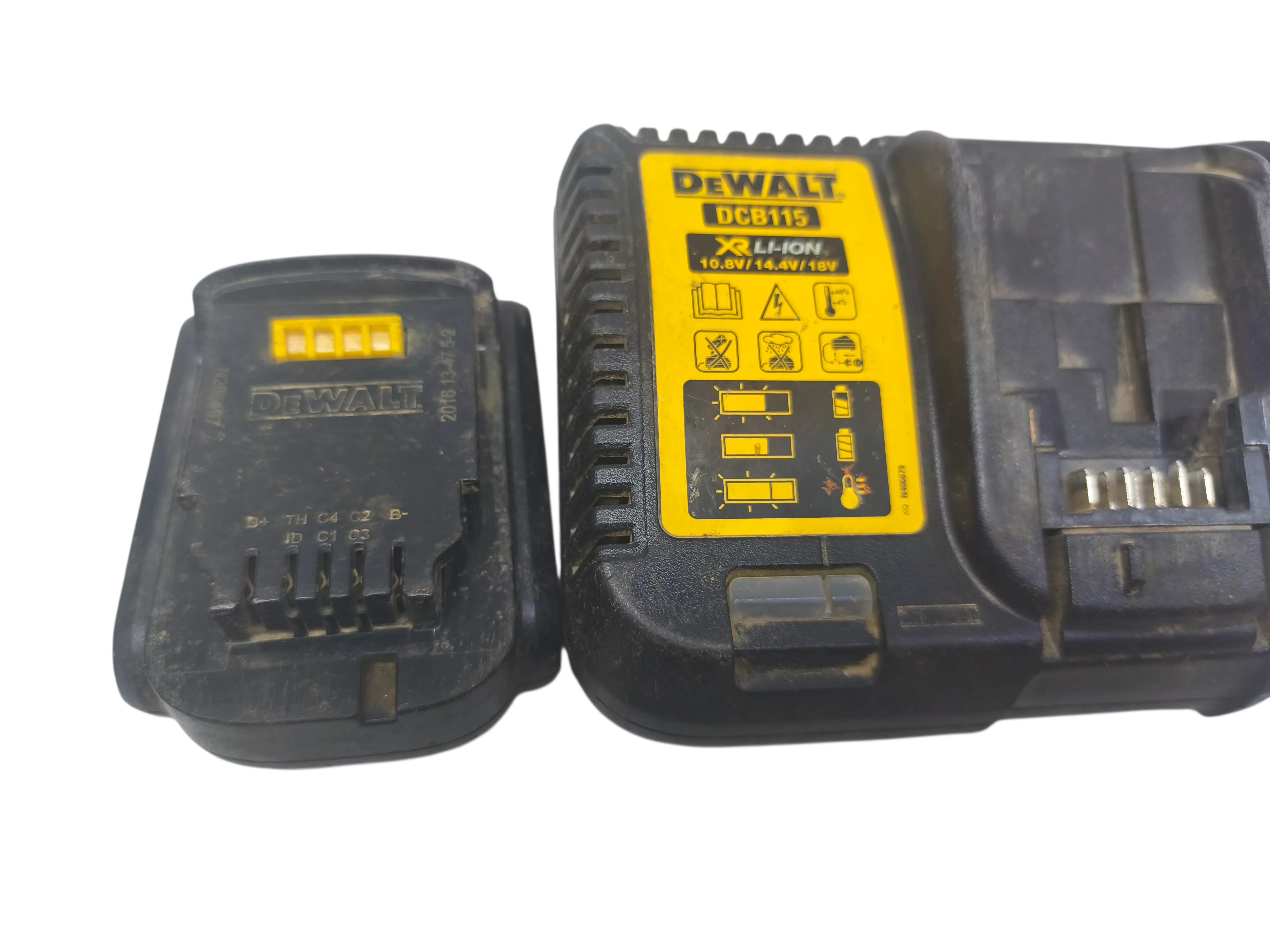 dewalt-uniwersalna-ladowarka-dcb115-aku-144v-13ah-stan-11323-2