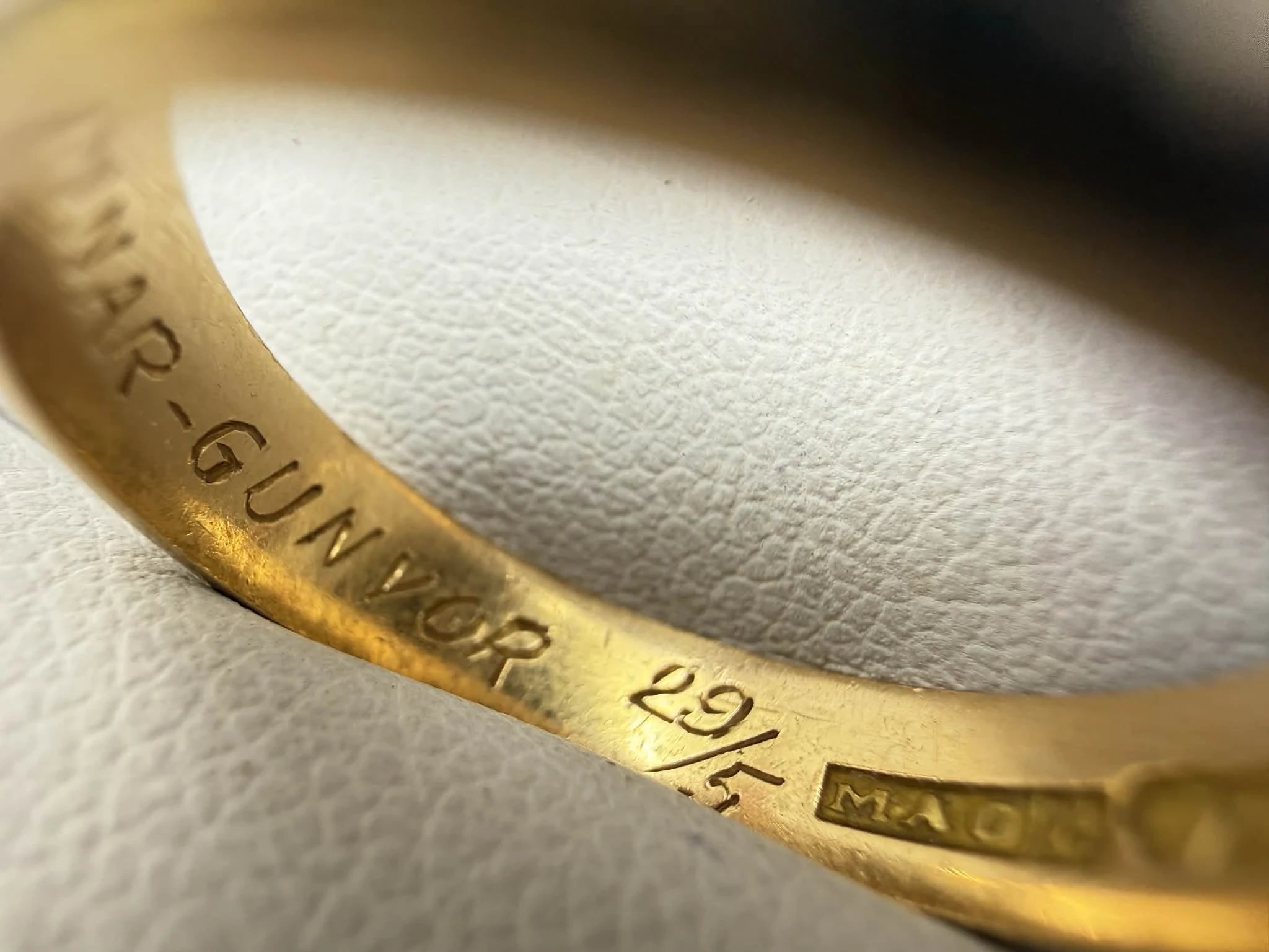 wyrob-jubilerski-uzywany-obraczka-z-diamentami-material-15835-2