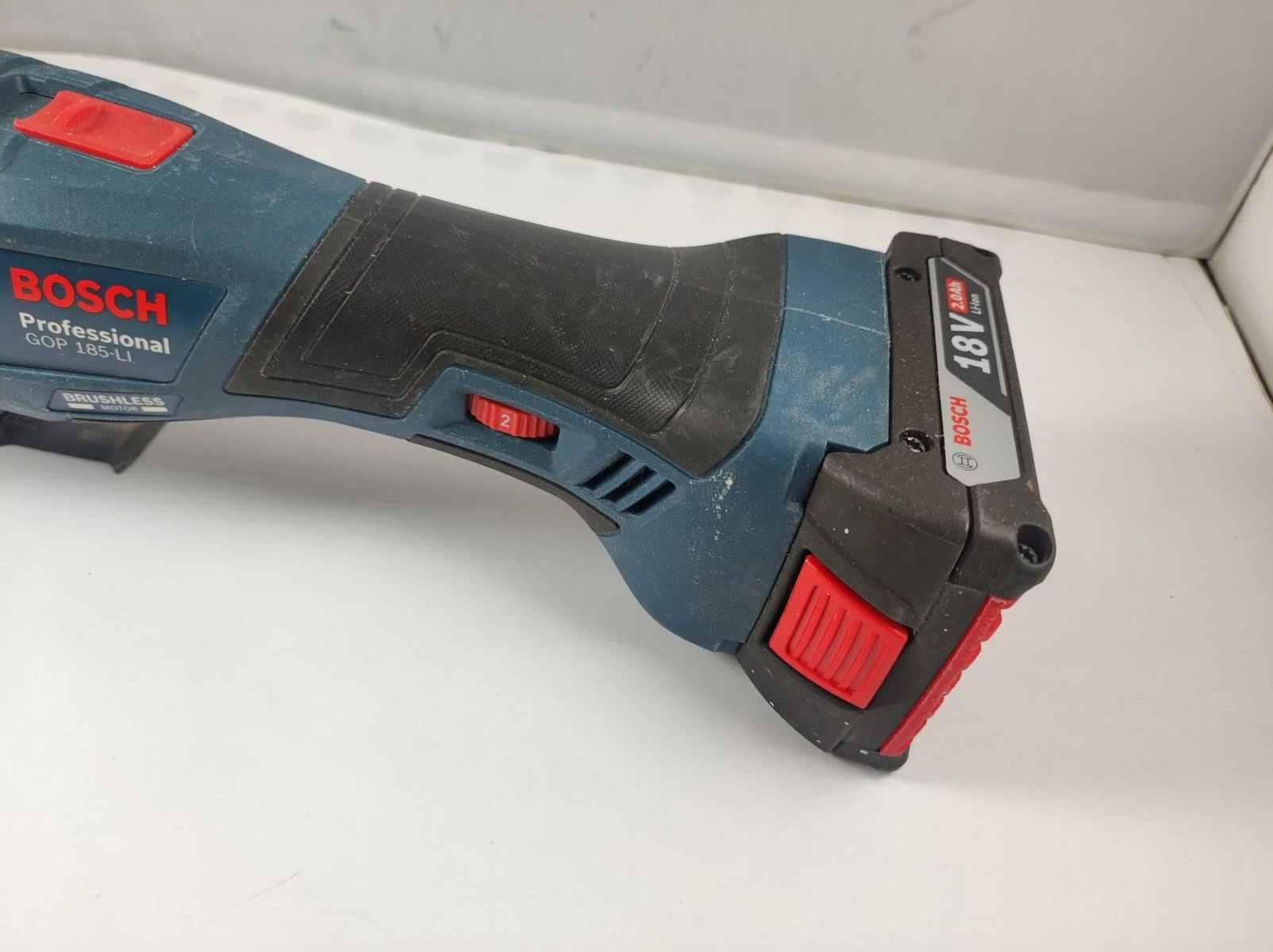 szlifierka-urzadzenie-wielofunkcyjne-bosch-gop-185-li-aku-20ah-stan-11323-2