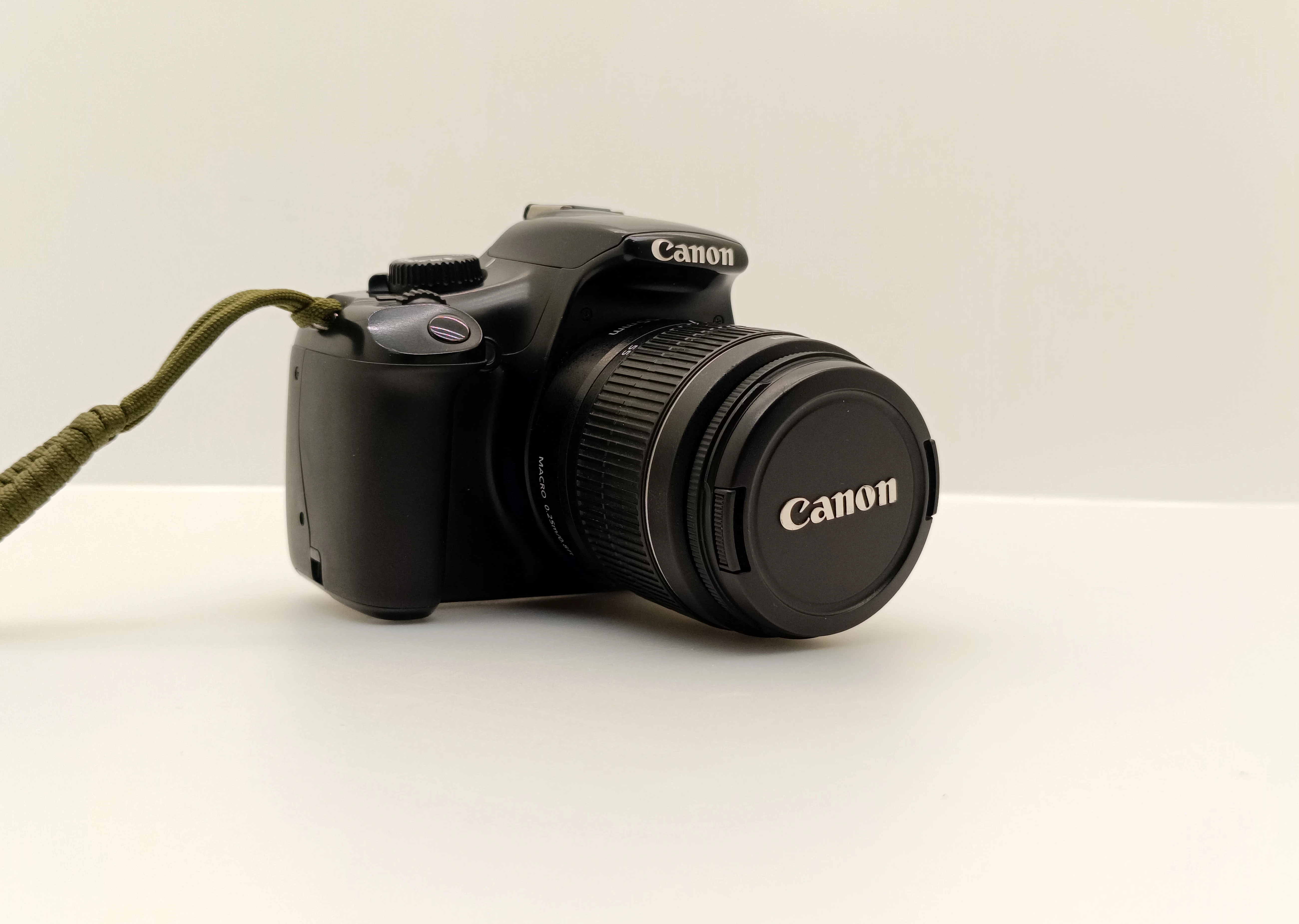 lustrzanka-canon-eos-1100d-korpus-obiektyw-efs-18-55-mm-stan-11323-2