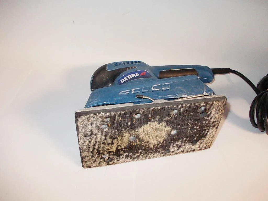 szlifierka-oscylacyjna-dedra-ded7943-240w-kod-producenta-ded7943