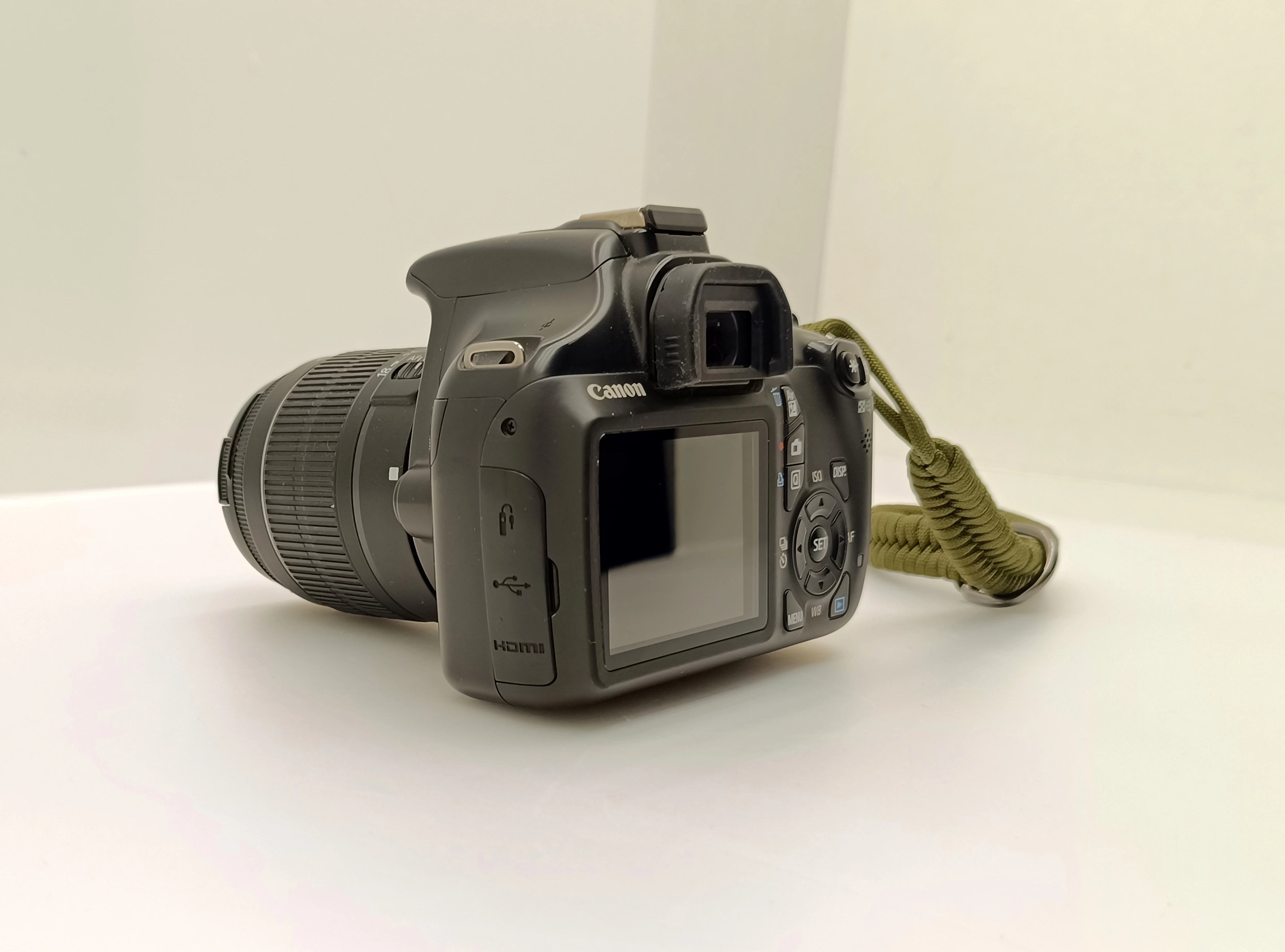 lustrzanka-canon-eos-1100d-korpus-obiektyw-efs-18-55-mm-kod-producenta-5161b042aa