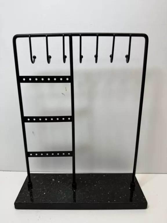 stojak-na-bizuterie-osiedle-centrum-d1-krakow