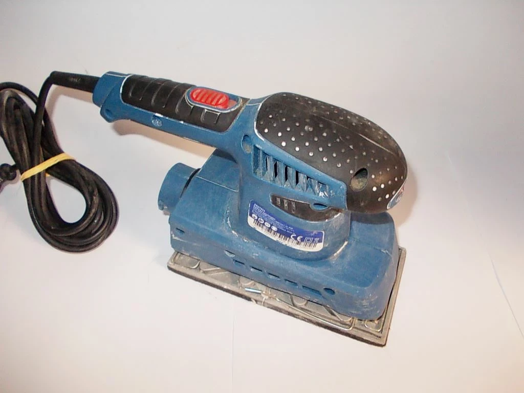 szlifierka-oscylacyjna-dedra-ded7943-240w-rodzaj-zasilania-128529-2