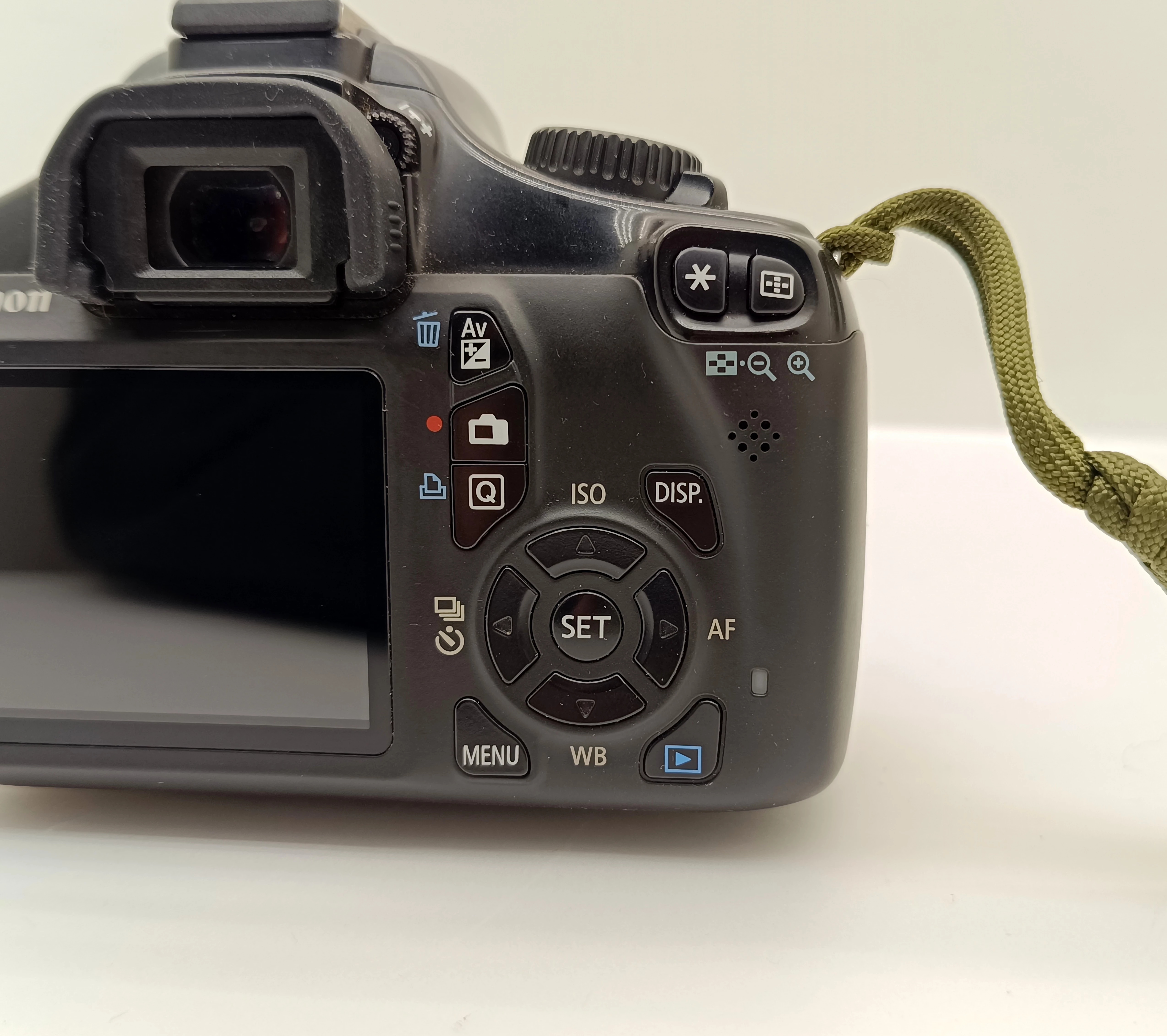 lustrzanka-canon-eos-1100d-korpus-obiektyw-efs-18-55-mm-model-canon-eos-1100d