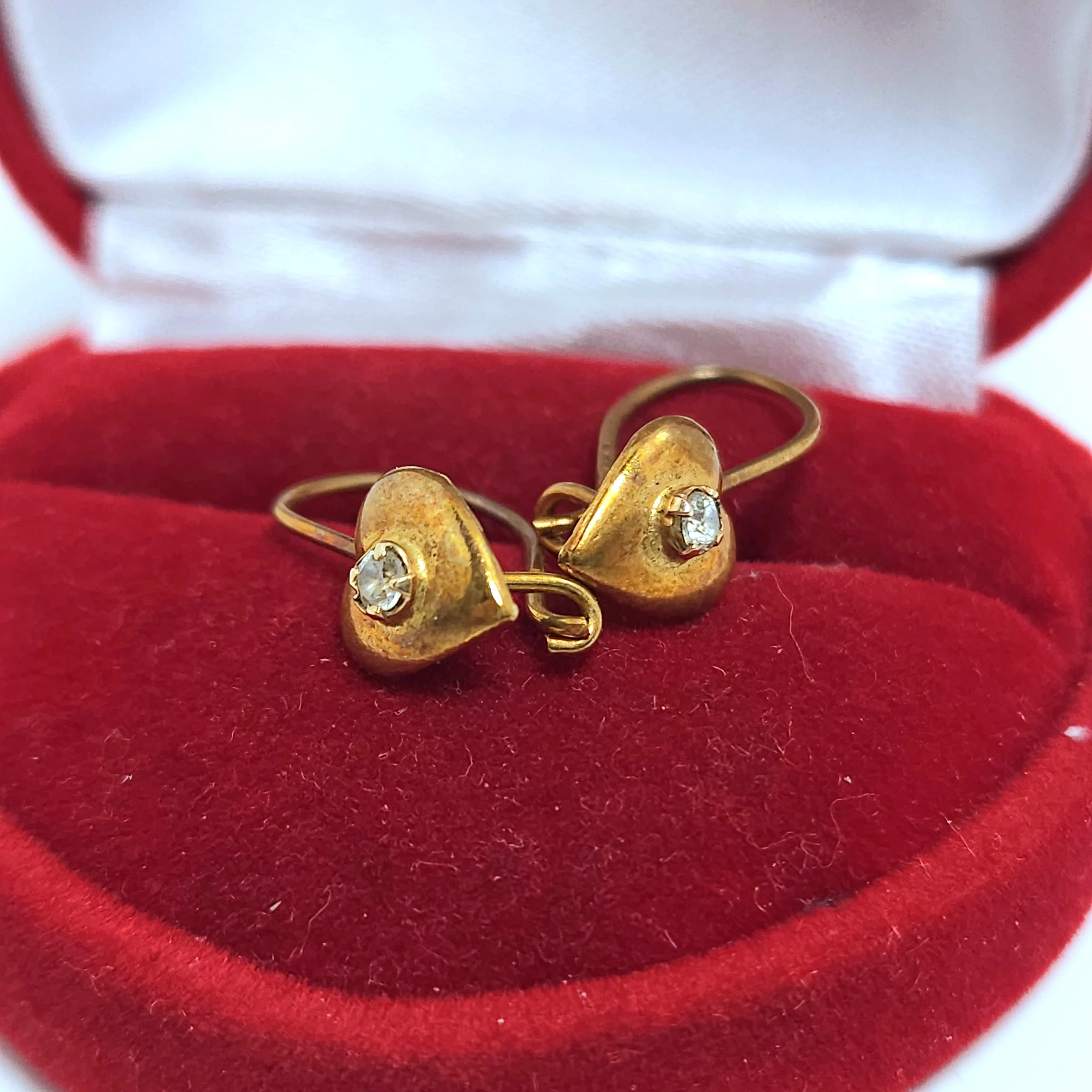 delikatne-zlote-kolczyki-serduszka-p585-089-g-staromiejska-6-jawor