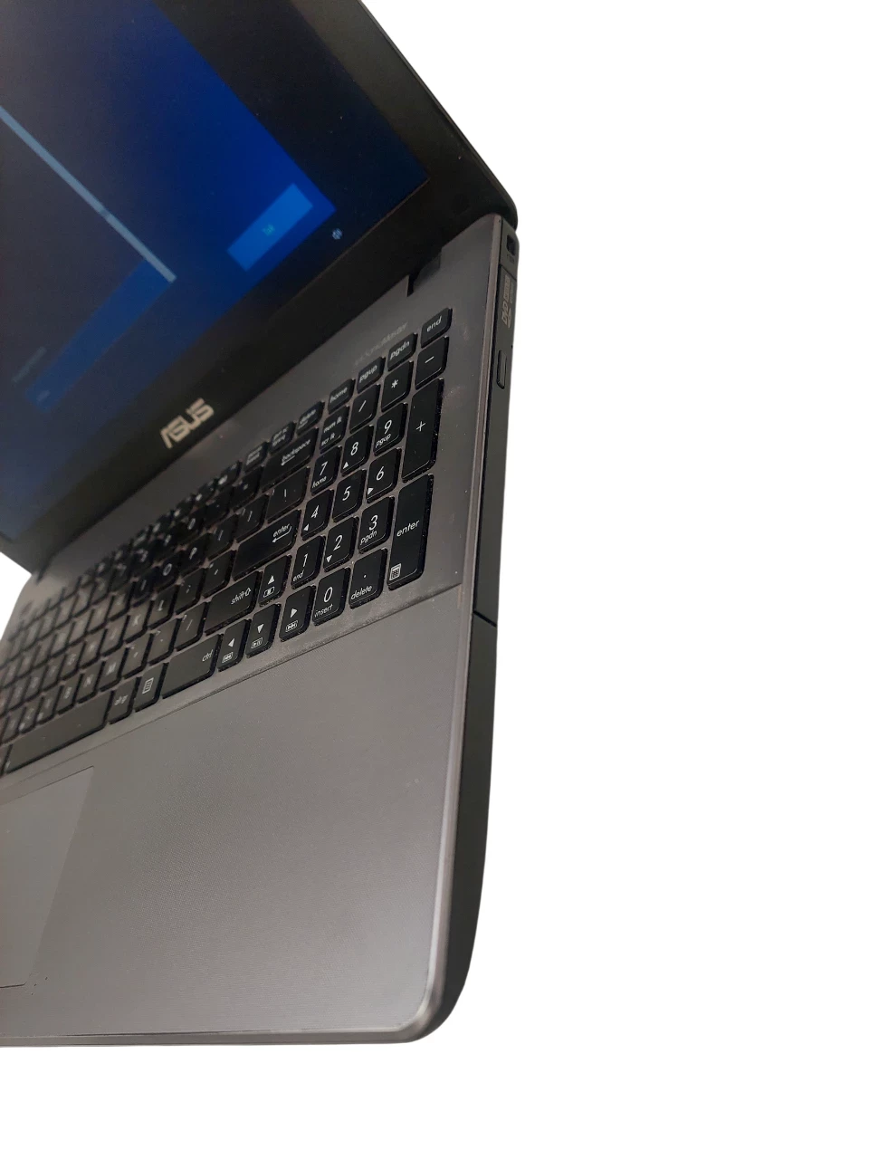 laptop-asus-x550c-156-intel-core-i3-12-gb-ram-240-gb-przekatna-ekranu-156