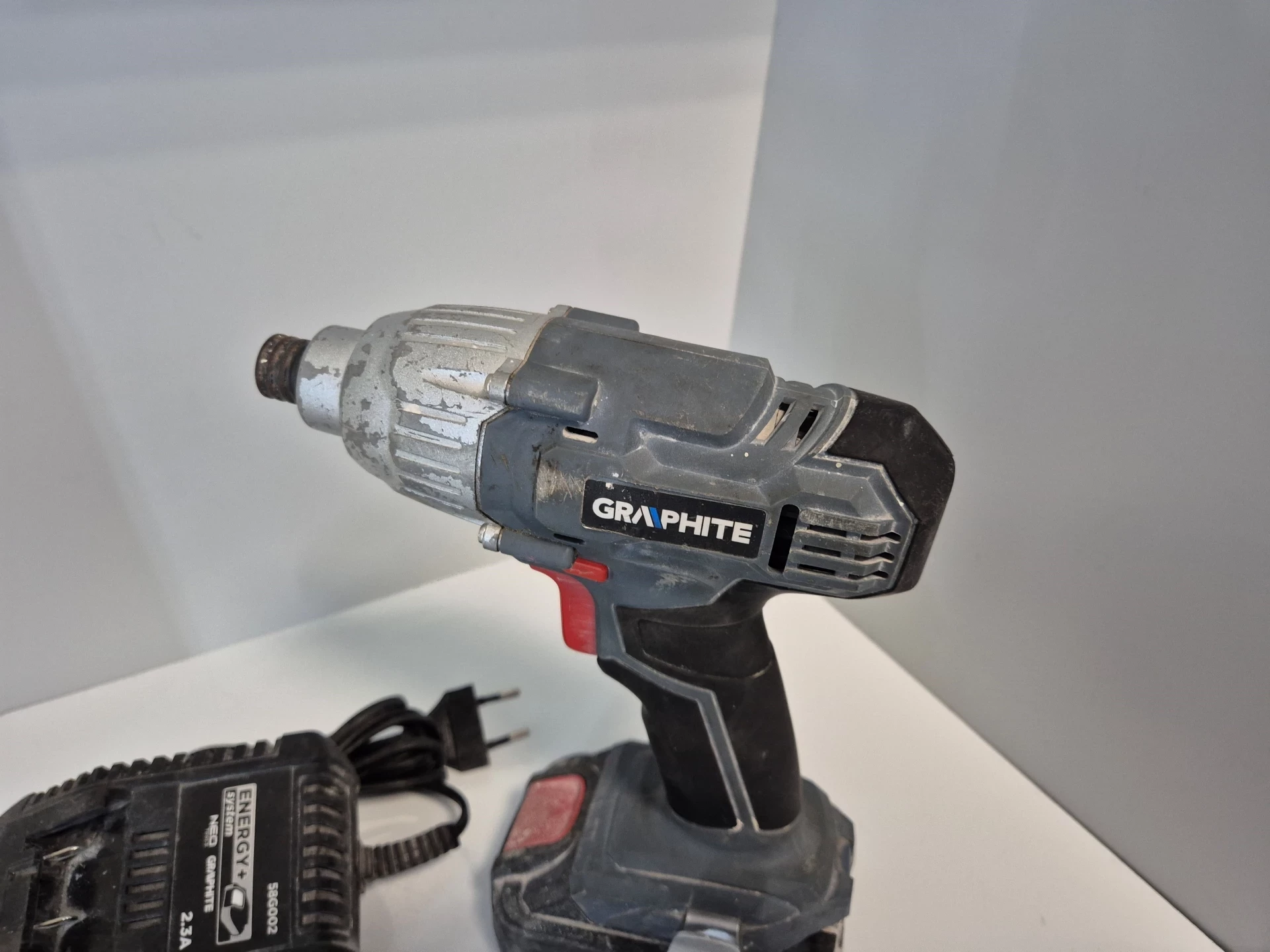 graphite-energy-zakretarka-akumulatorowa-58g012-akumulator-ladowarka-stan-11323-2