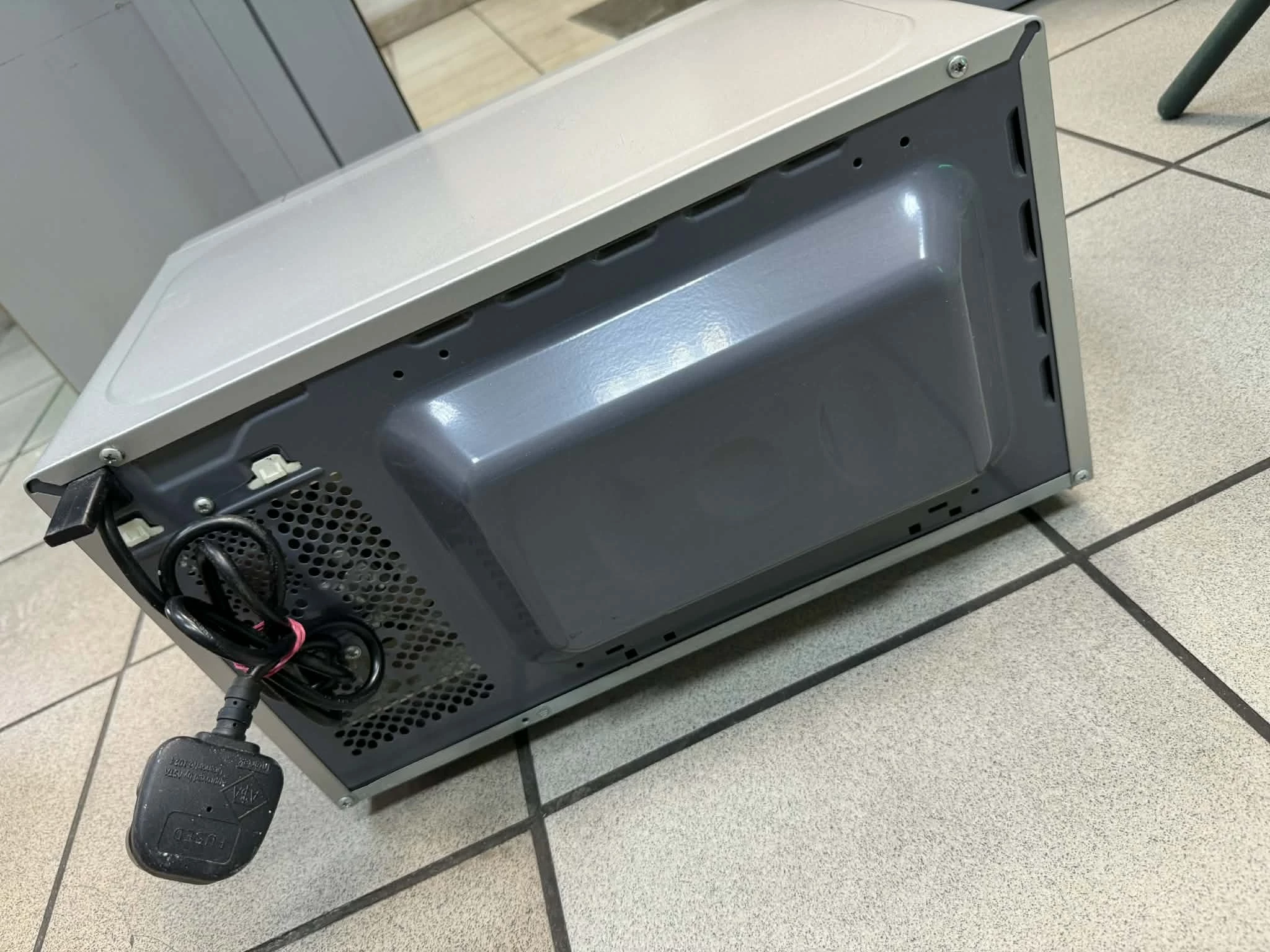 mikrofalowka-sharp-r242-800-w-pojemnosc-20000