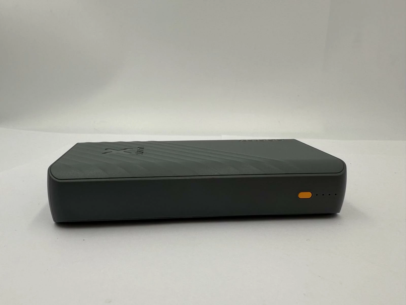 powerbank-xtorm-20000-mah-6x-fast-charges-stan-11323-2